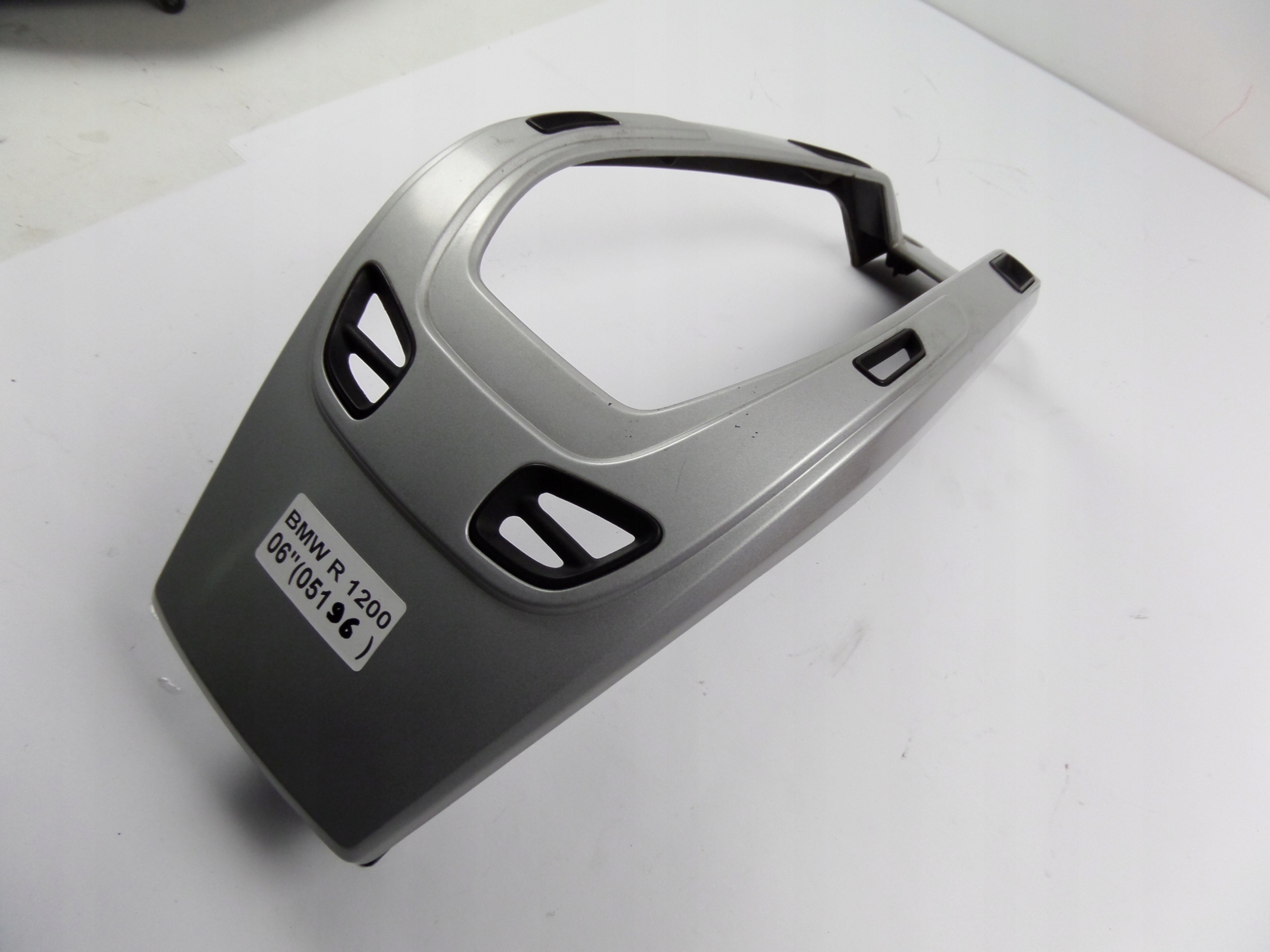 7682975 - BMW R 1200 RT K26 крышка бака обтекателя