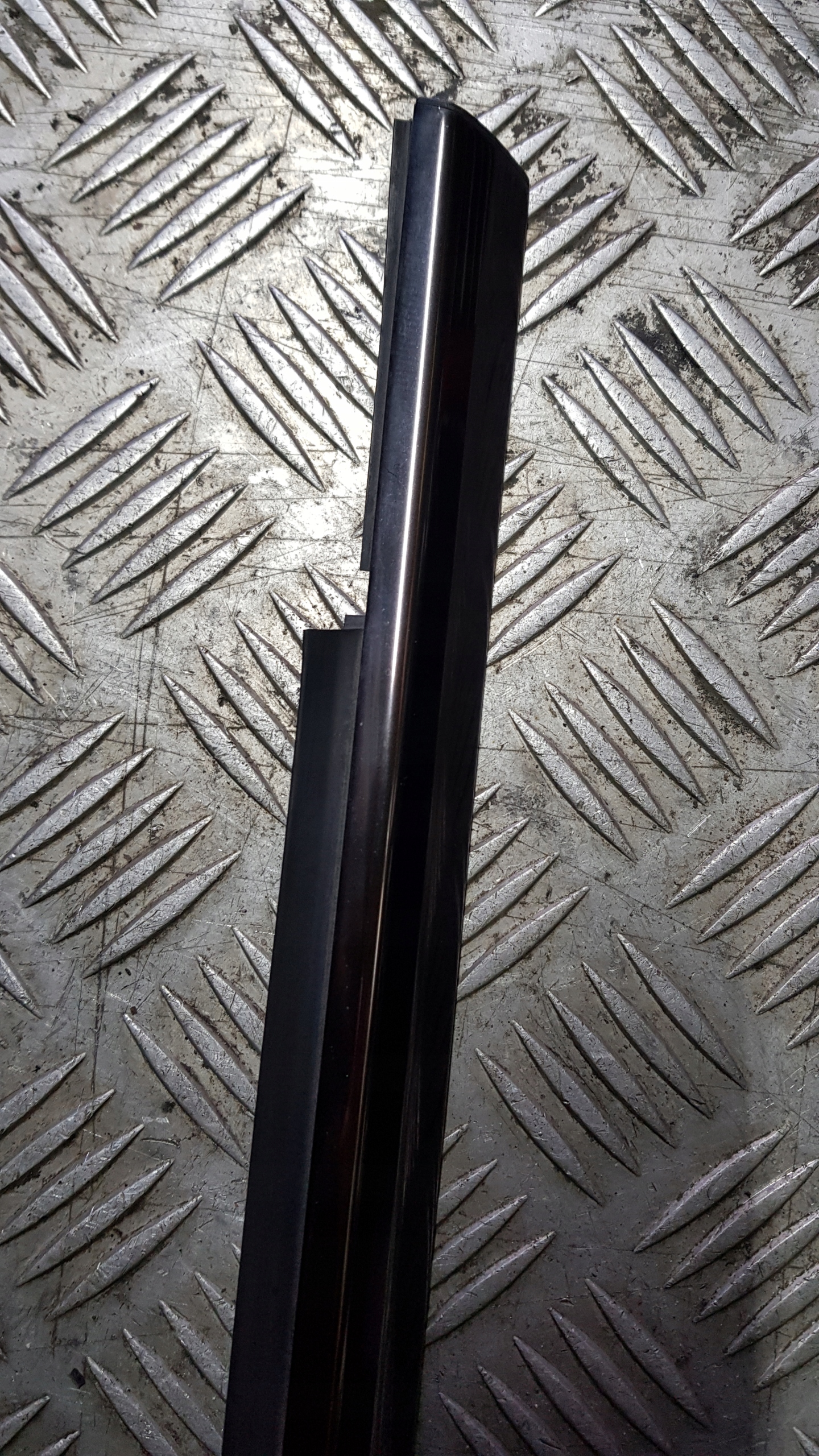 MERCEDES W203 COUPE moulding dust windows left