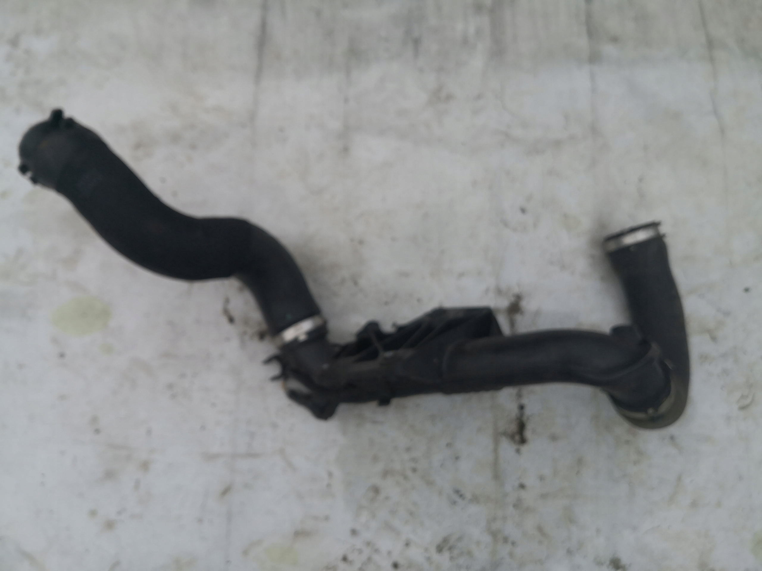 trouba hadice intercoolera AUDI A4 B8 8K0145673BB