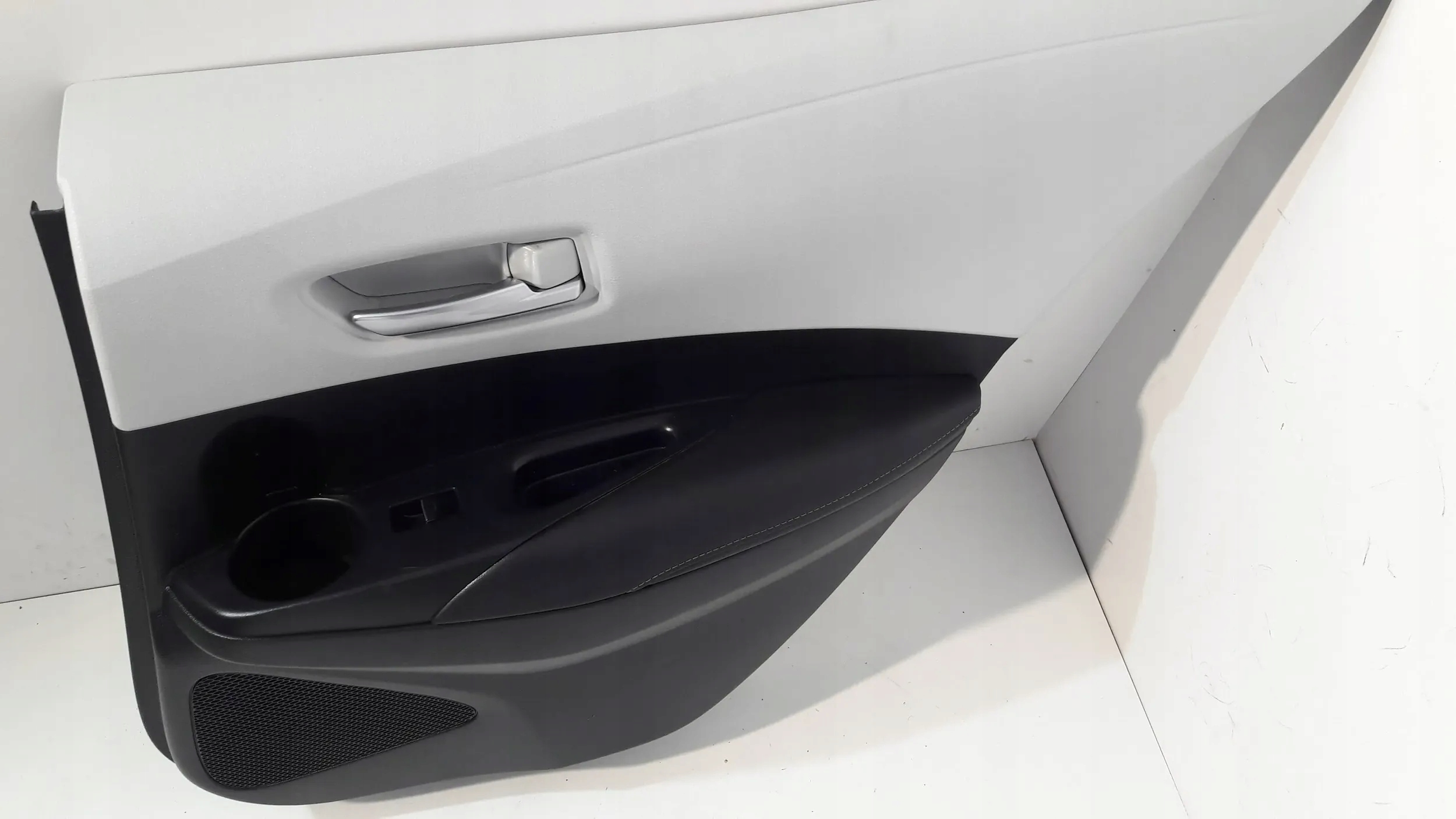 Toyota Corolla E21 side door 67613-026640 right rear Hatchback (ET17)