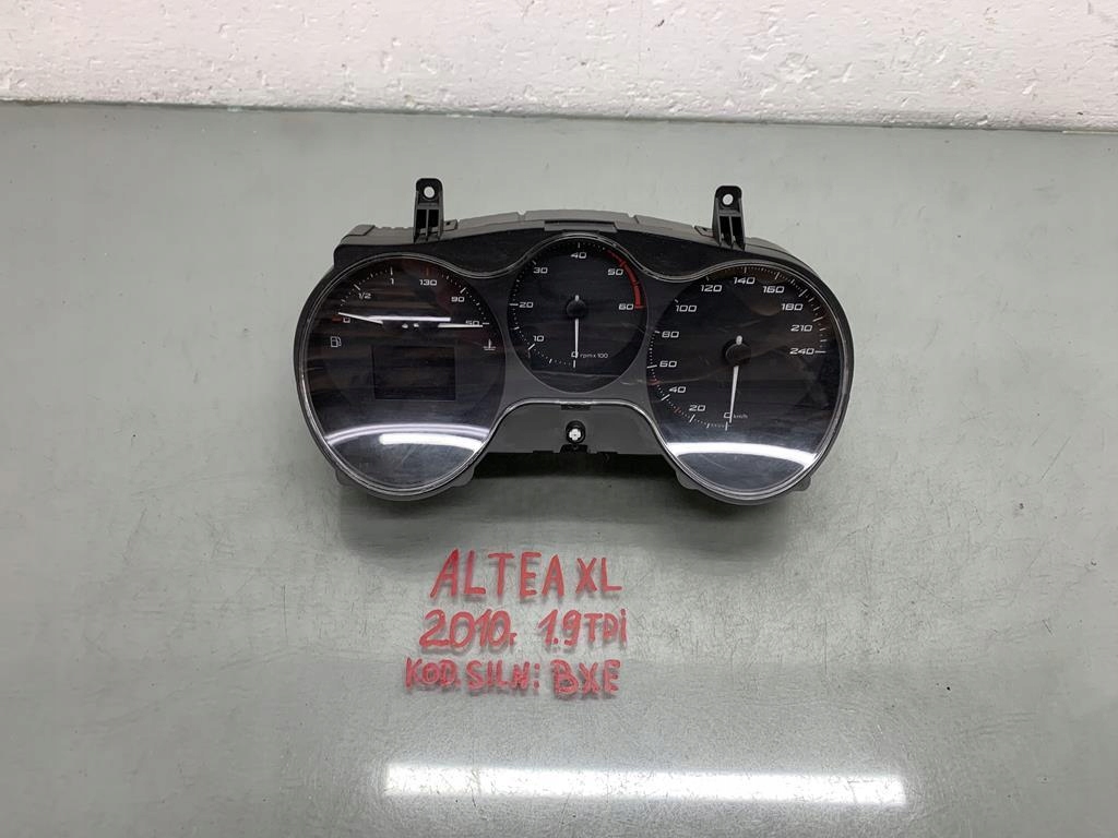 спидометр seat oe 1P0920810F