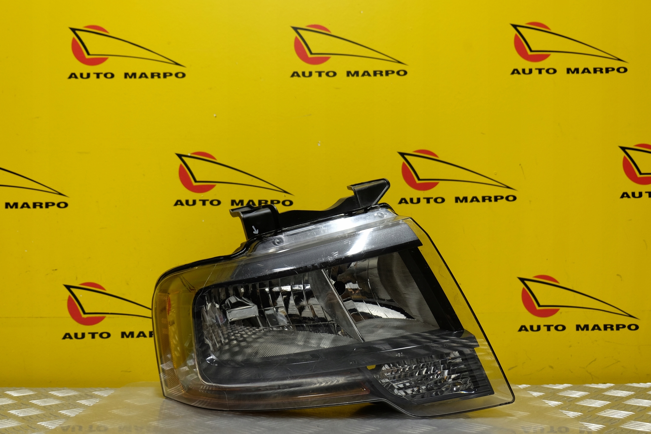 FORD EXPEDITION 2015-2017 REFLEKTOR LAMPA R USA Strona zabudowy prawa