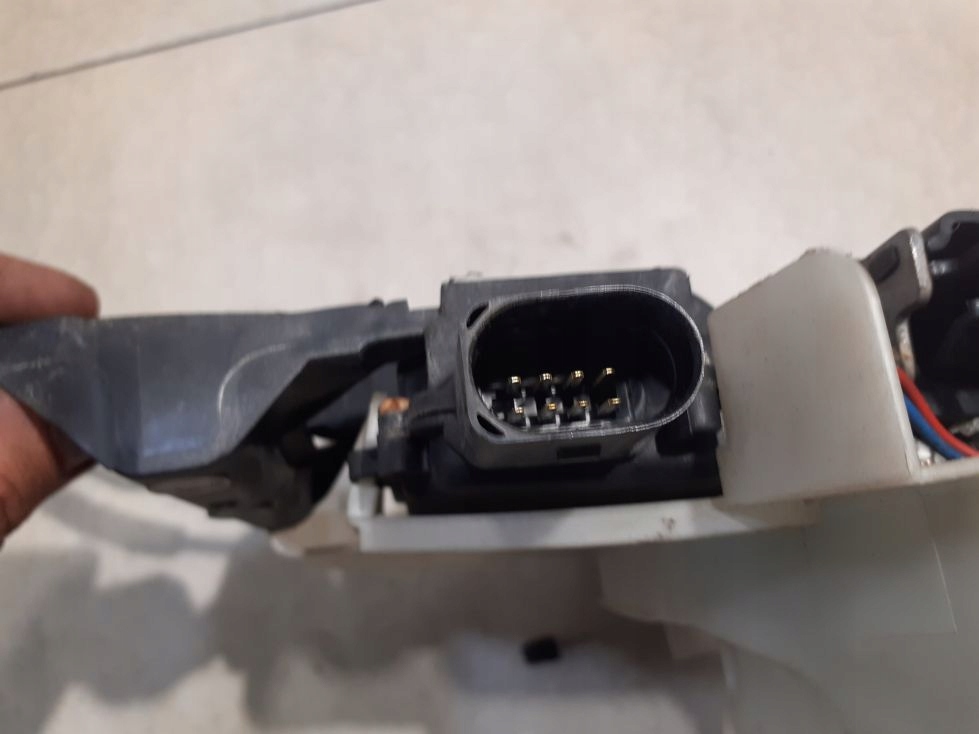 lock right rear part VW PASSAT B5 LIFT 1.9 TDI 6PIN