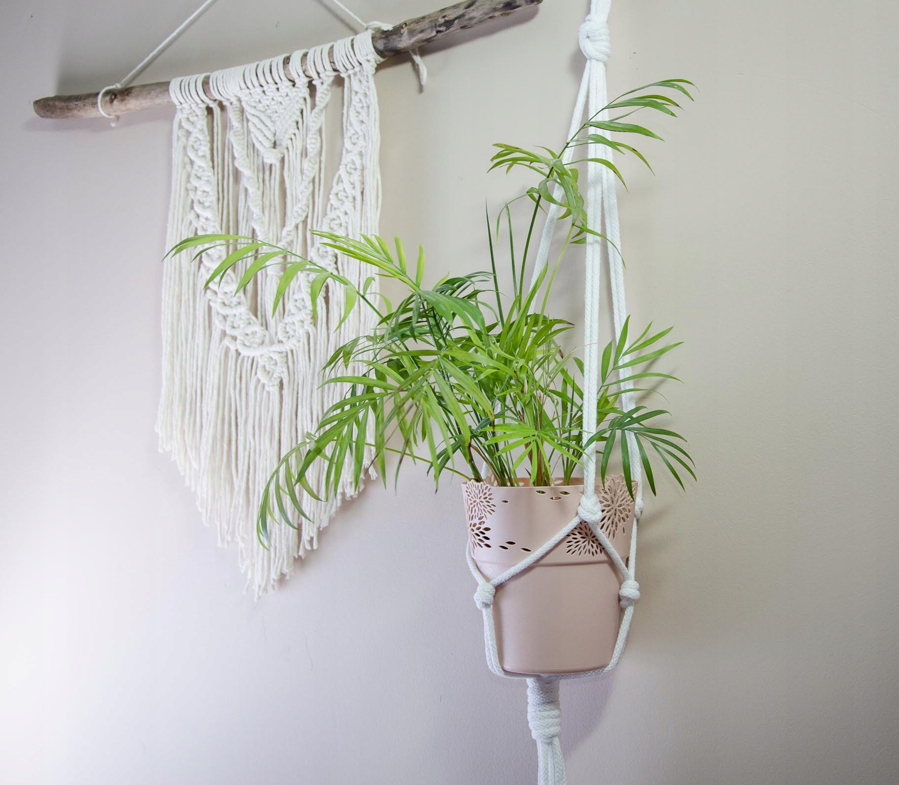 KWIETNIK ZE SZNURKA WISZĄCY MAKRAMA WYBÓR KOLORÓW Długość maksymalna 85 cm