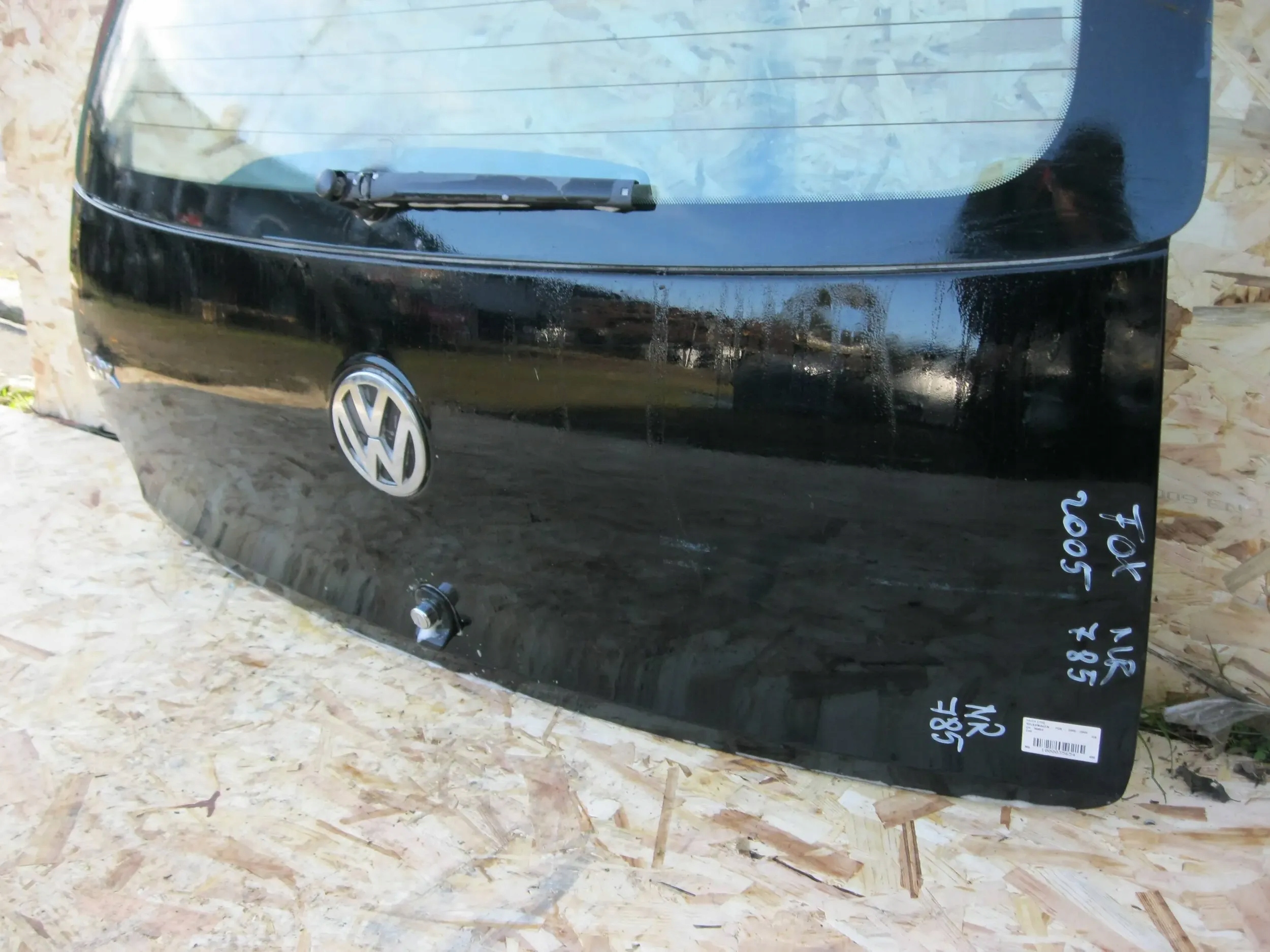 boot door VW Volkswagen Fox 03