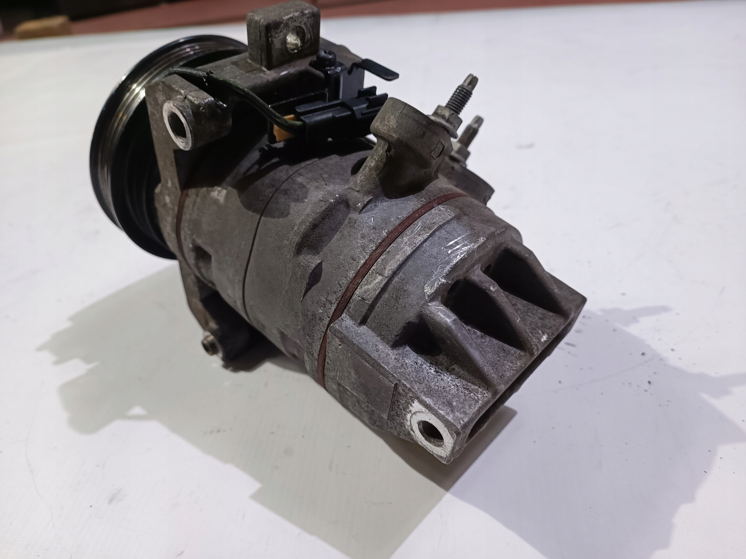 Ford OE BR33-19D629-AE Компрессор кондиционера,