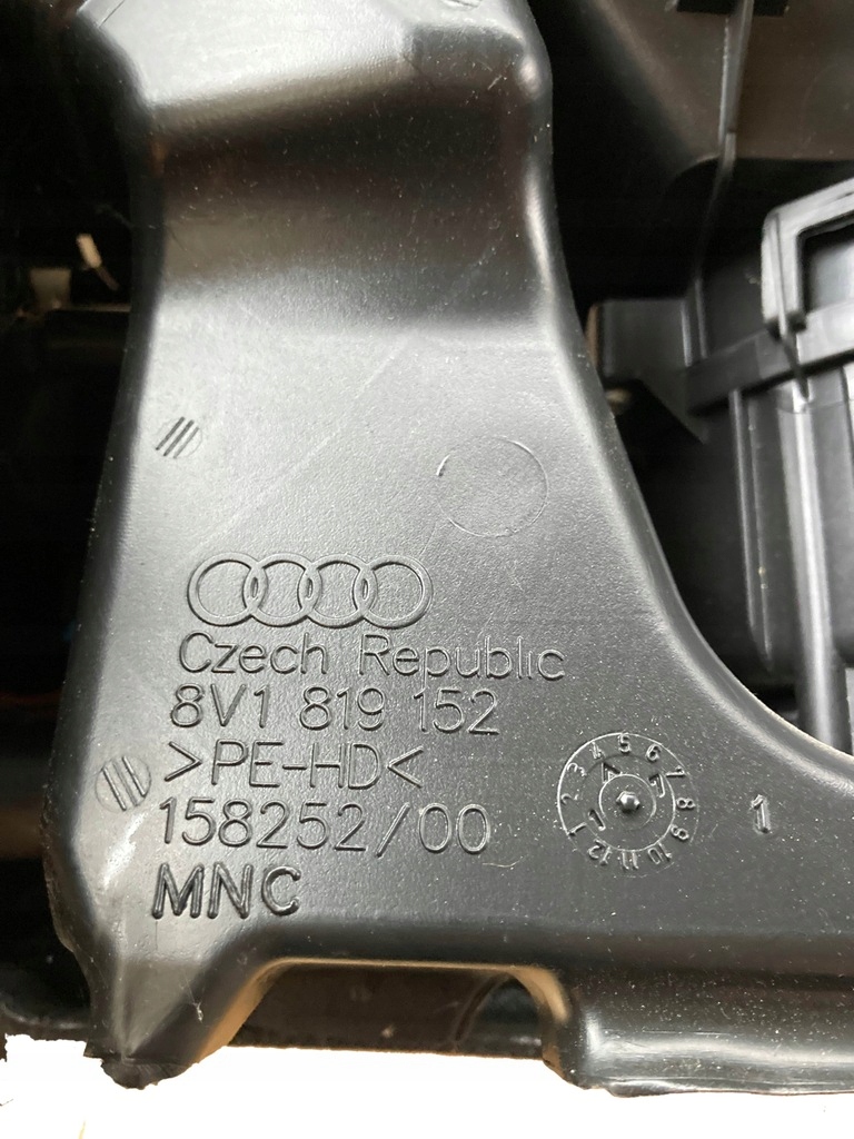 Audi A3 8V E-TRON 1.4 TFSI радиатор отопителя отопитель салона 5QE816005