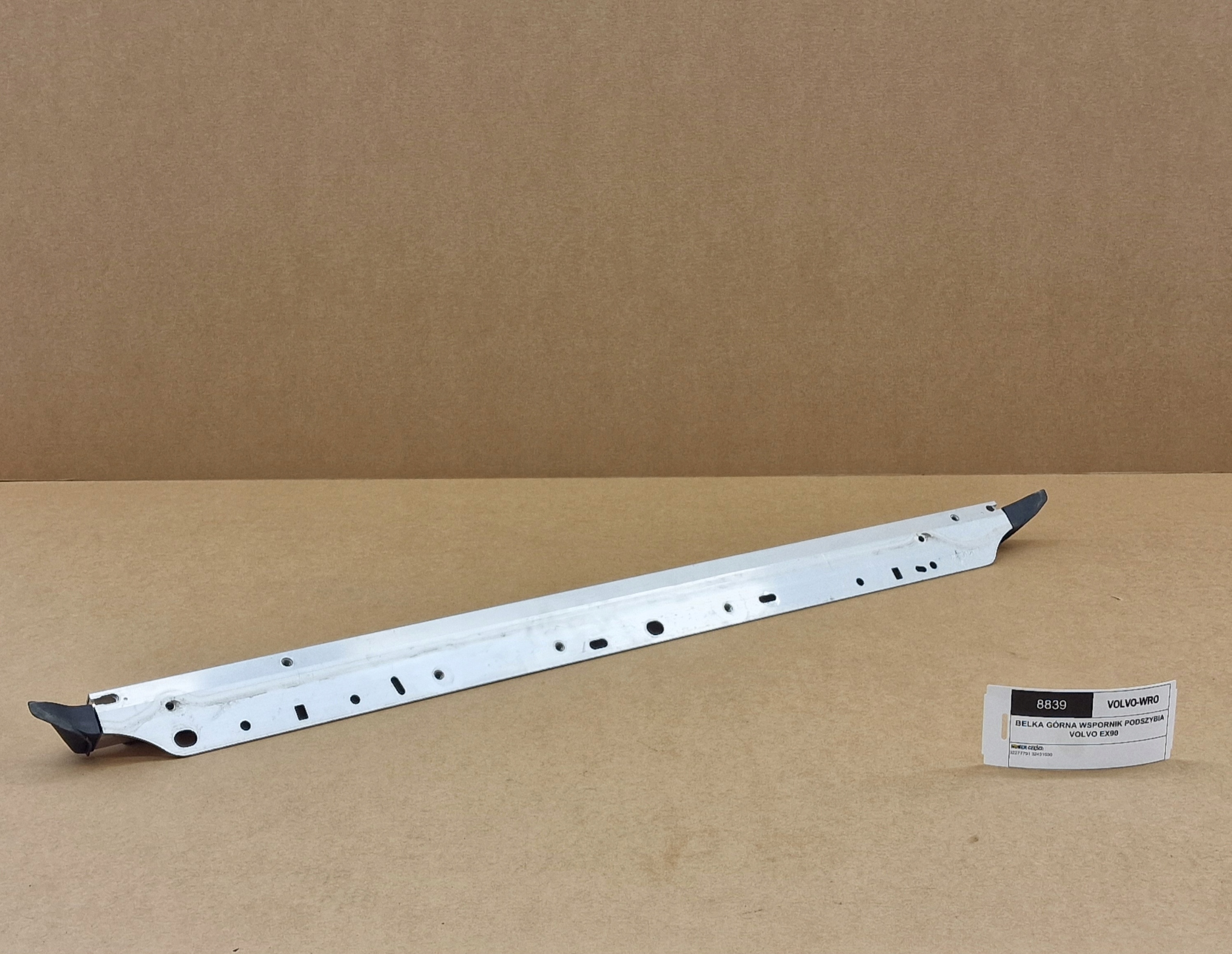 sider upper console under the window VOLVO EX90