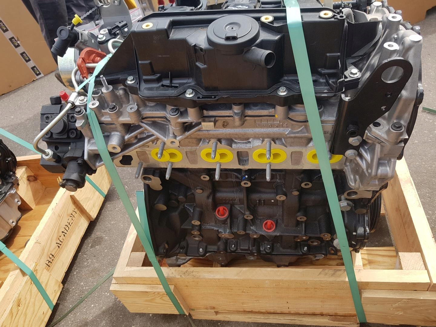 SILNIK 1.6DCI RENAULT TRAFIC III R9MSD4D4 Numer katalogowy części R9MSD4D4