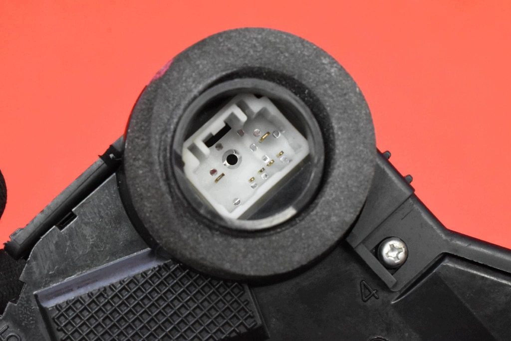 lock door right front front EU TOYOTA YARIS 2 II 5D HB 05-09