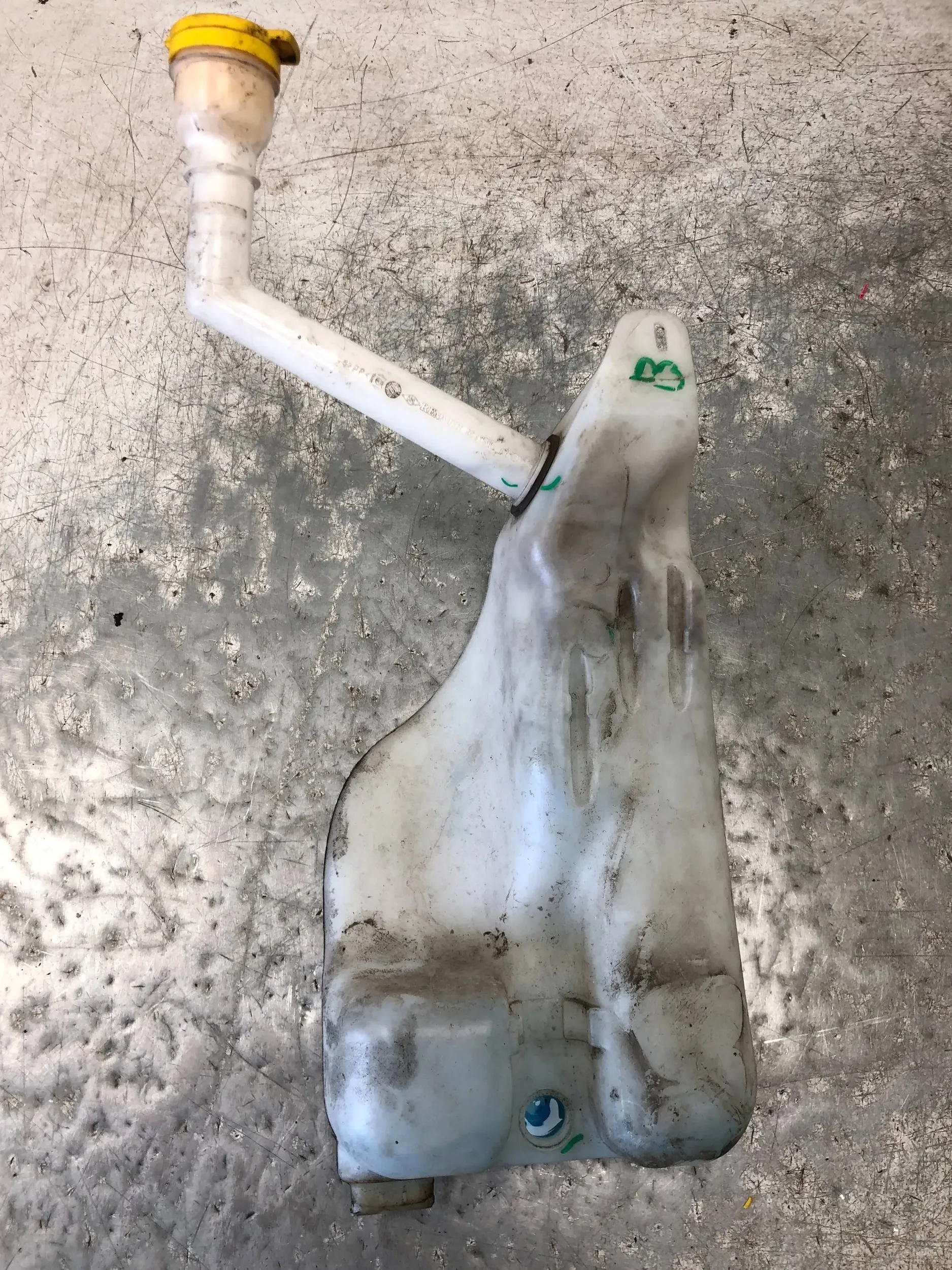 washer fluid tank RENAULT SCENIC III 289100014R