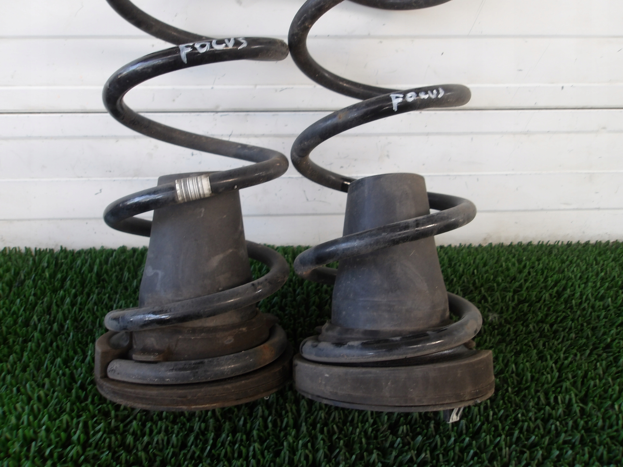 FORD FOCUS MK4 KOMBI springs rear. springing OE