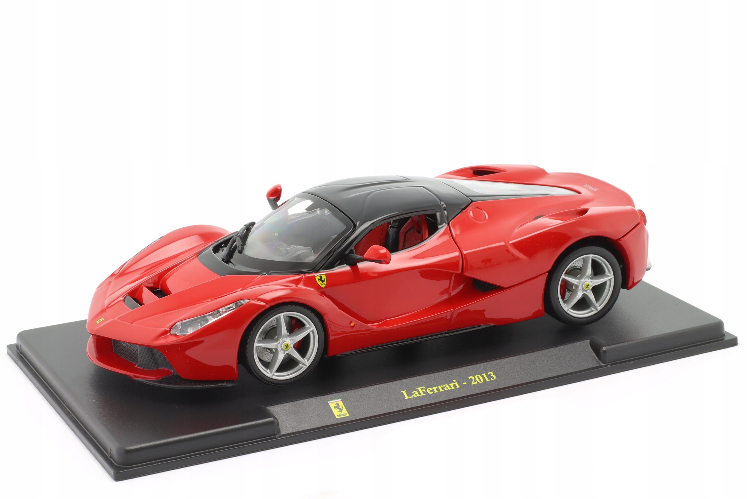 Bburago Ferrari LaFerrari 2013 červená/černá 1:24