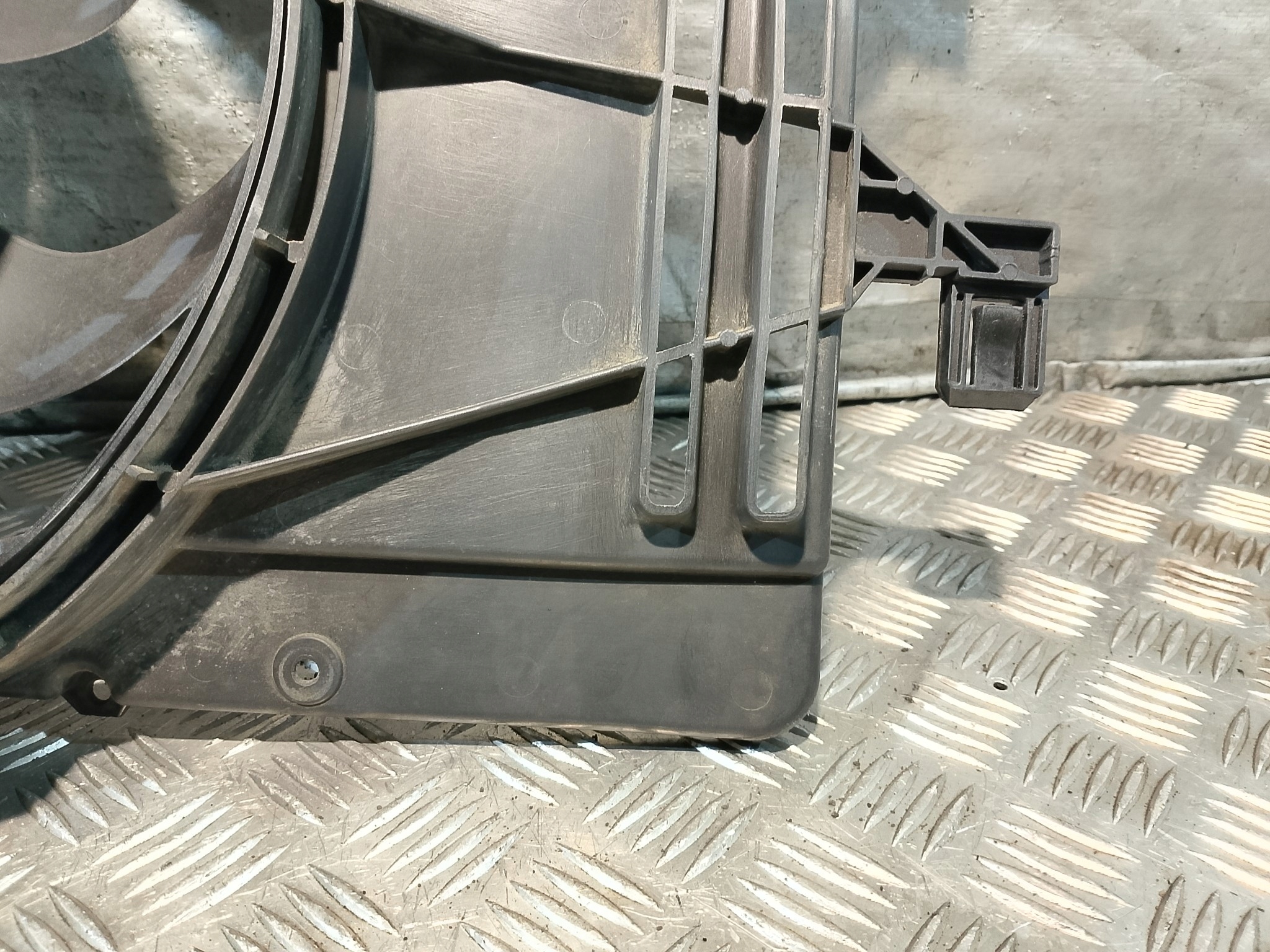 obal ventilátor chladiče FORD FOCUS MK3 1.6 TDCI 8V61-8C607-EB