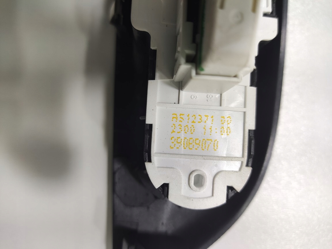 PANEL window control switch left front OPEL CORSA F 2019-2024 39176128 39089070