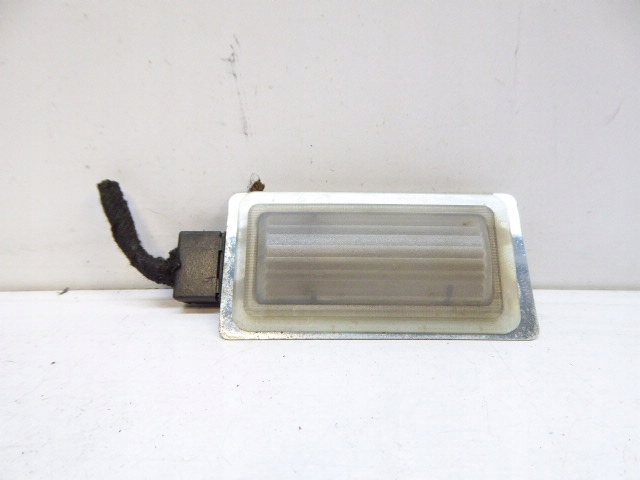 C KLASA W202 93-01 LAMPKA OŚWIETLENIE KABINY WNĘTRZA Jakość części (zgodnie z GVO) O - oryginał z logo producenta pojazdu (OE)