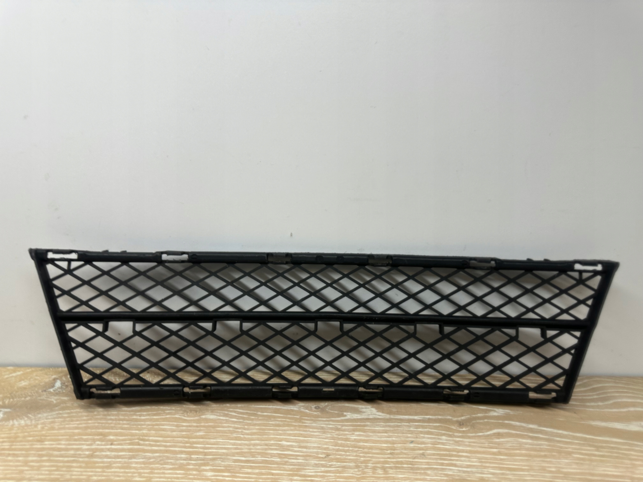 mřížka nárazníku předek 7178115 BMW E60