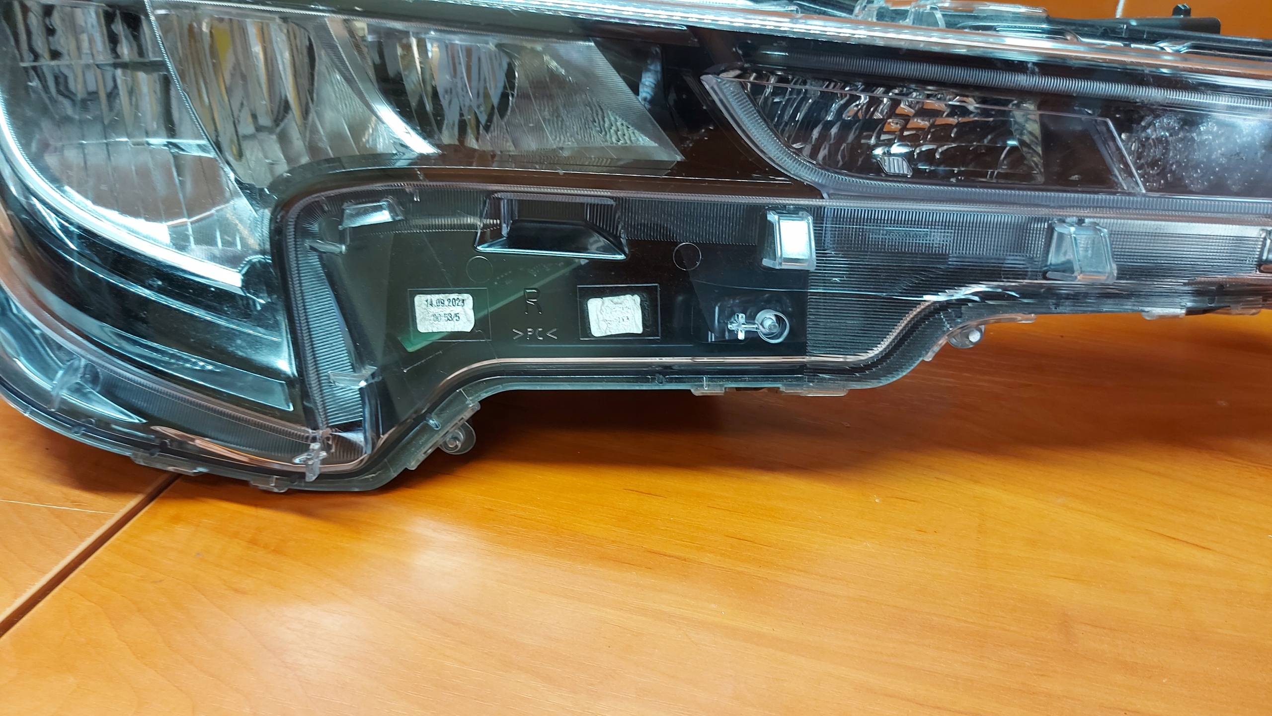 REFLEKTOR light right right front TOYOTA COROLLA E21 KOMBI HB 19