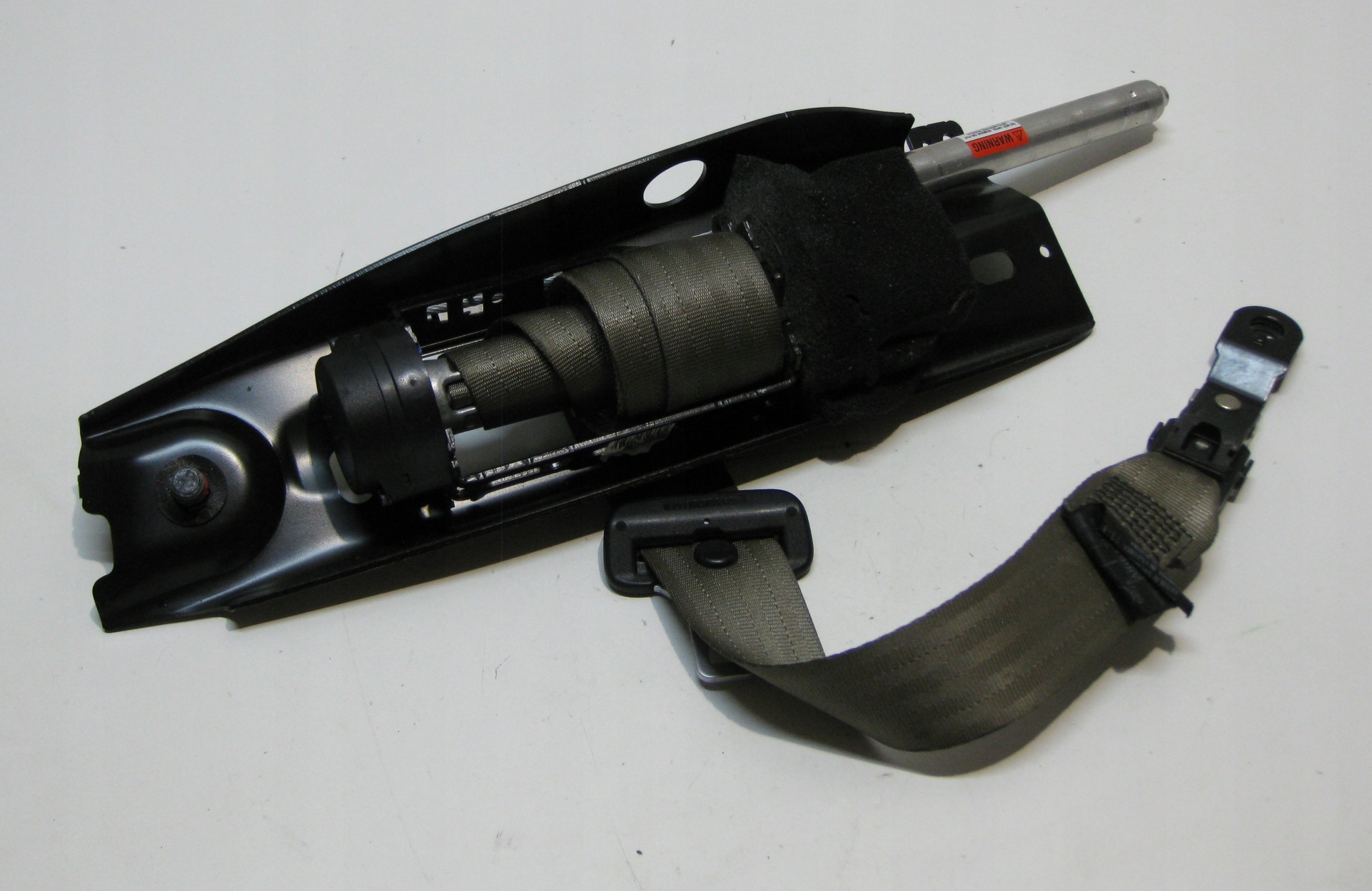 VOLVO V70 2.0 D 09R seat belt right front 39865064