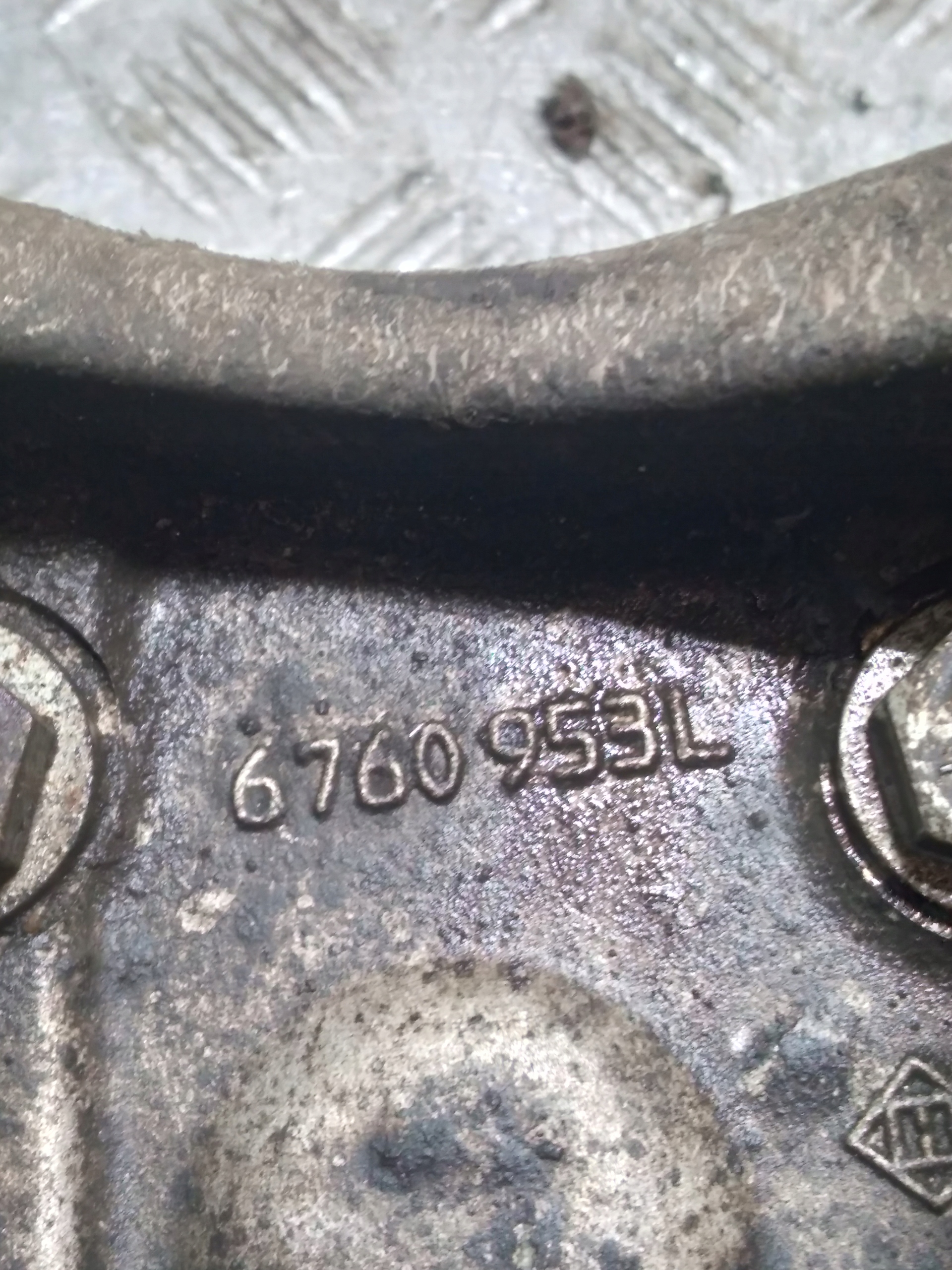 otoč čepu levý předek ABS BMW E60 6760953L 3.0 D