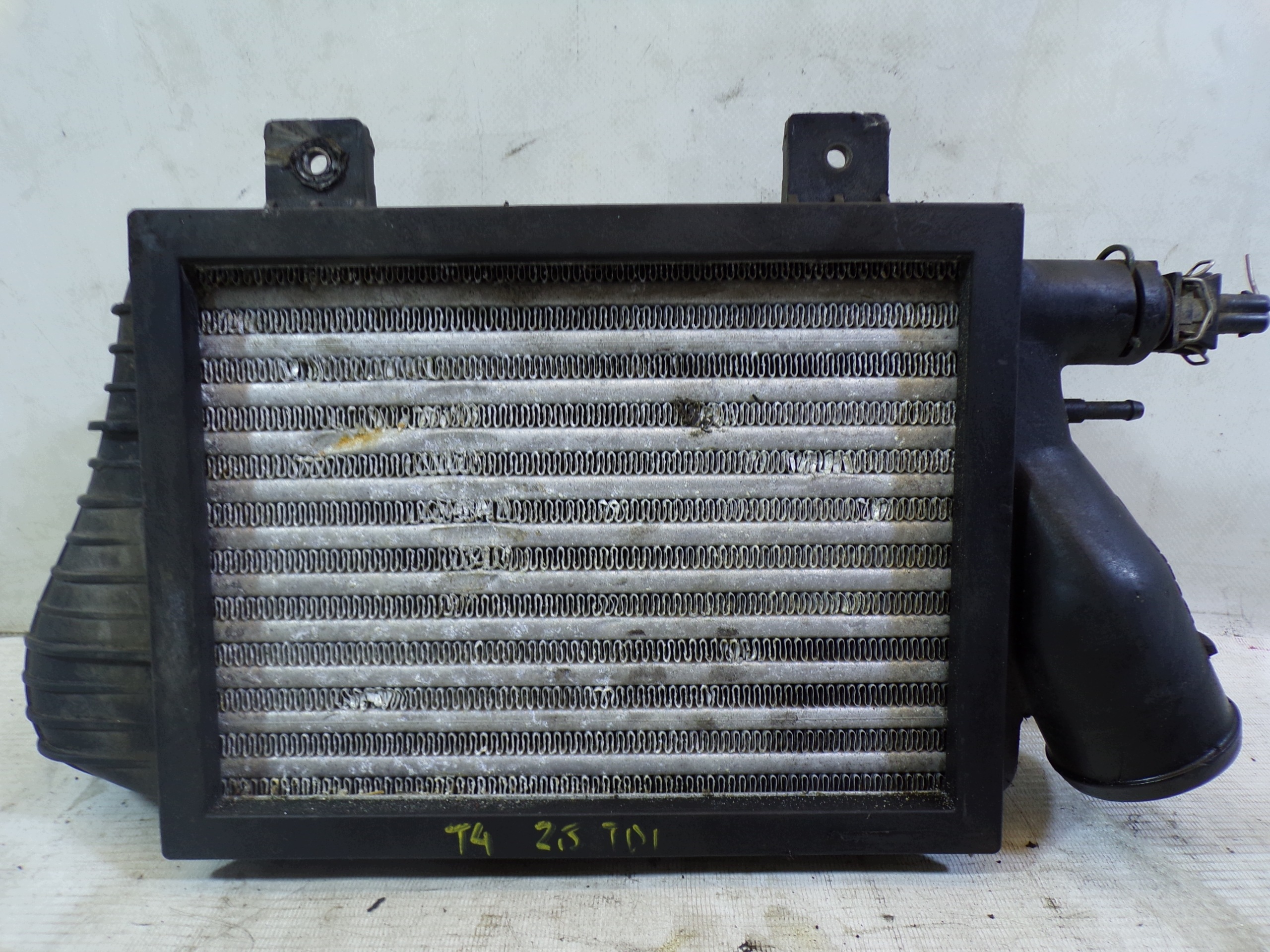 Kühler luft INTERCOOLER VOLKSWAGEN T4 2.5 TDI 701145805A
