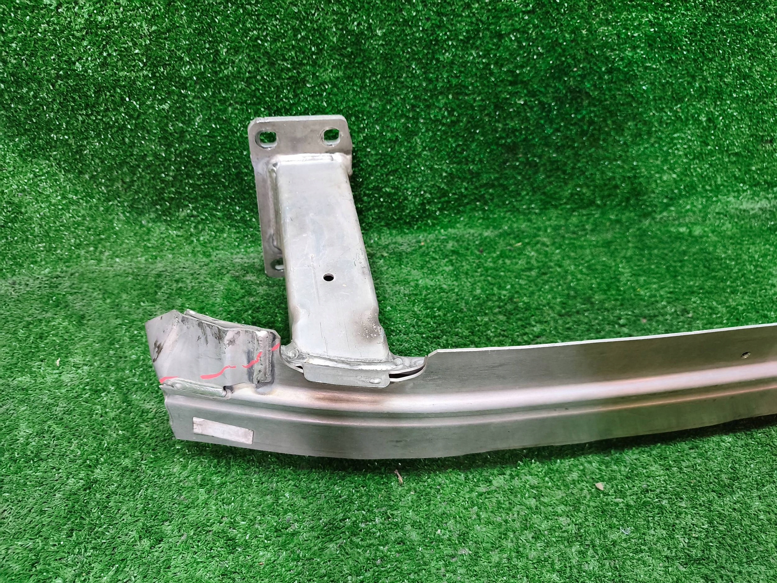 bumper support of the front front AUDI Q8 18- Q7 15- NR.576