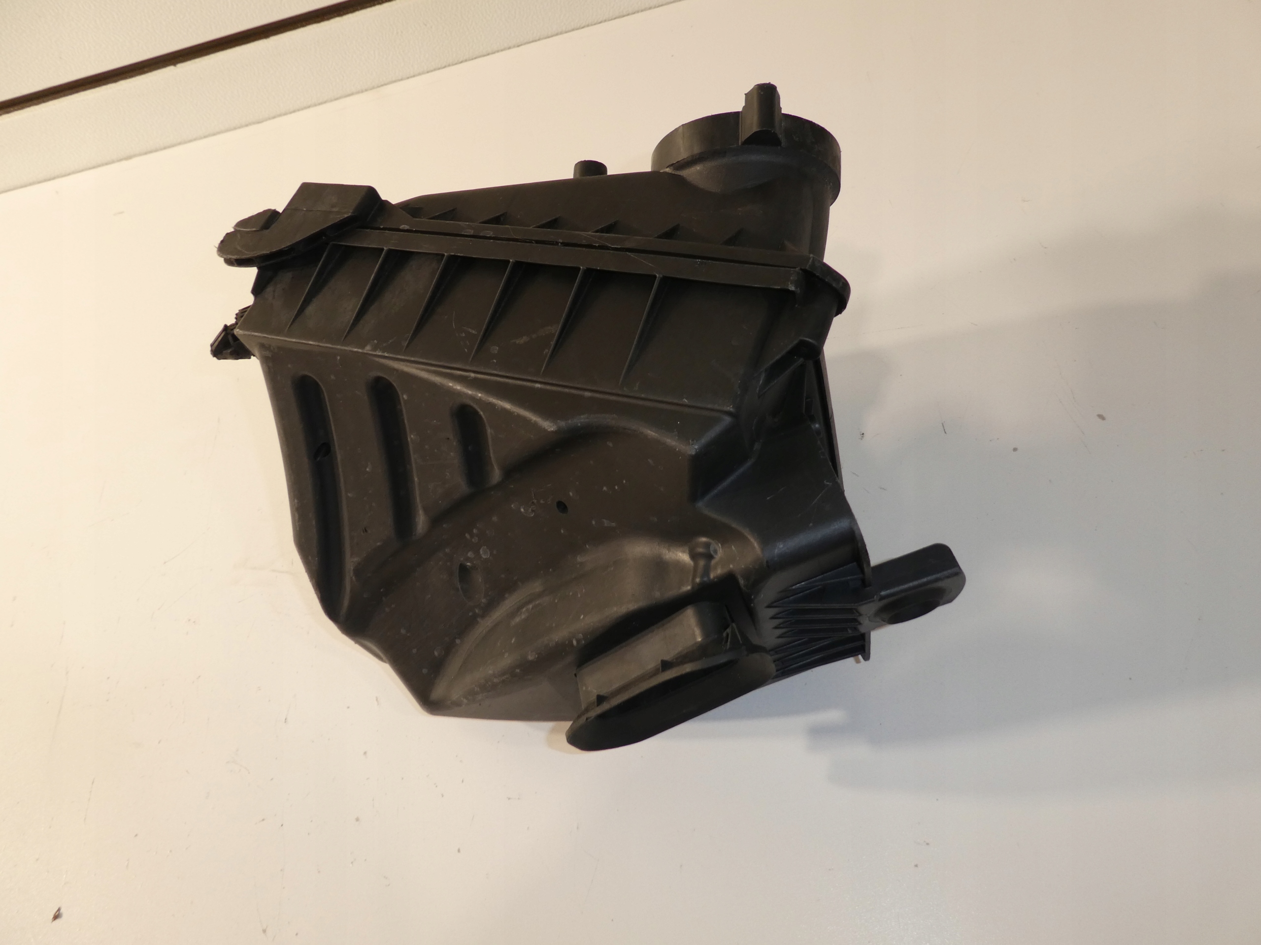 cover of a filter, filter air AUDI A4 B6 059133835A