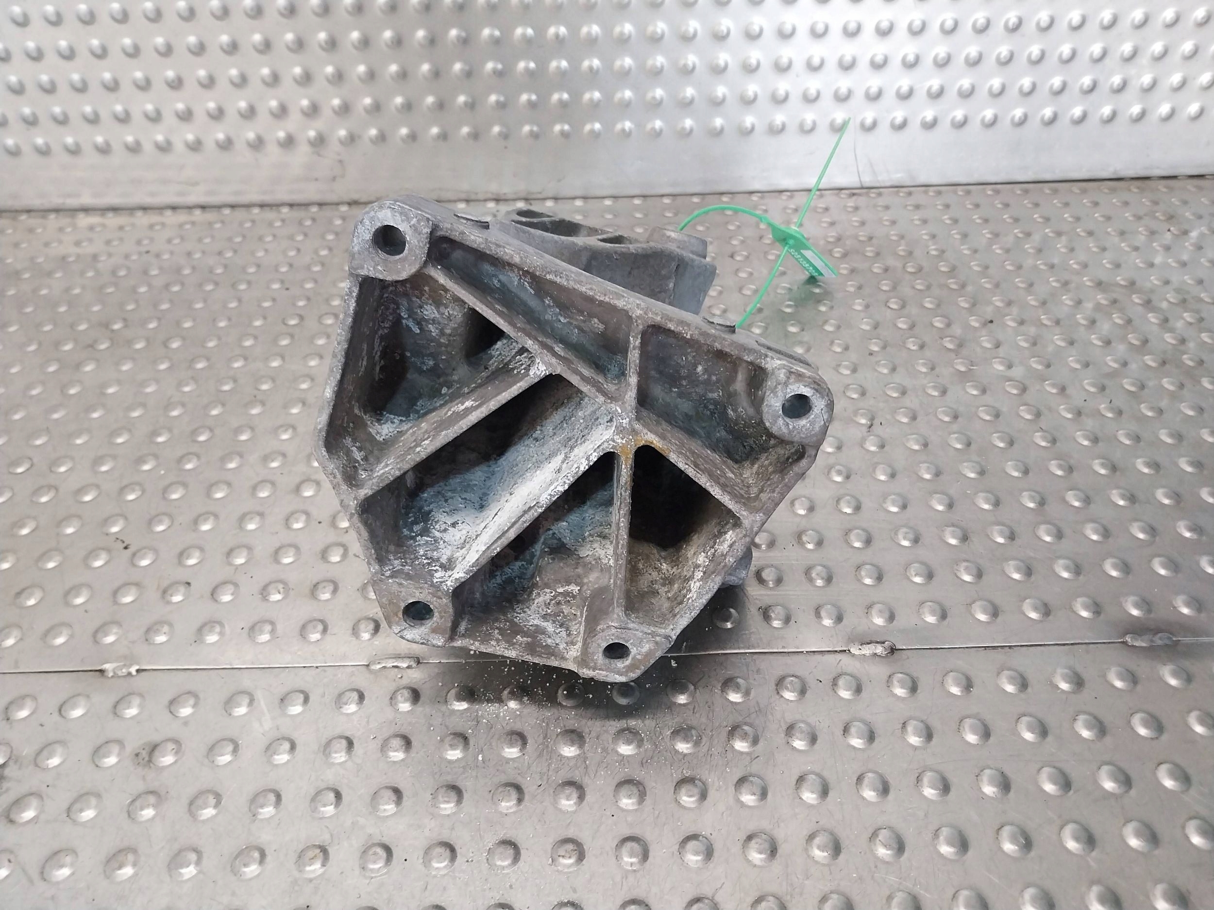 engine mount left A6512230004 MERCEDES W204 W212 CLS C218 2.2 CDI