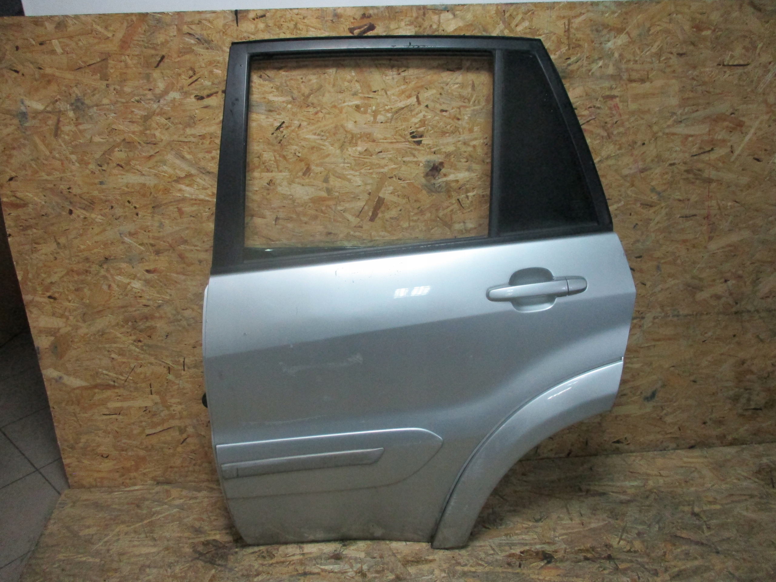 Drzwi tył lewe Toyota RAV4 II 00-06