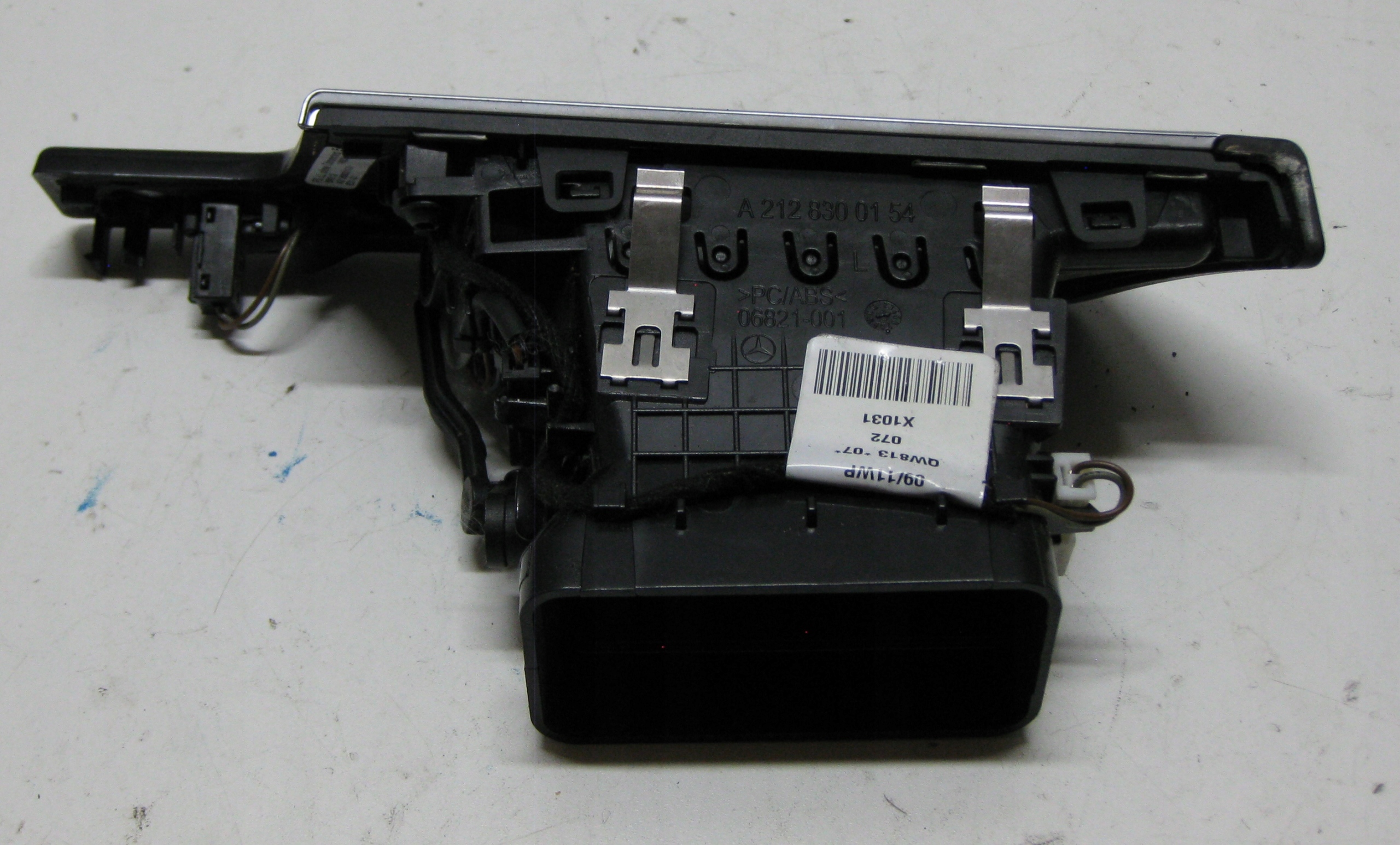 MERCEDES W212 E KLASA 11r grid air conditioning devices left A2128300154