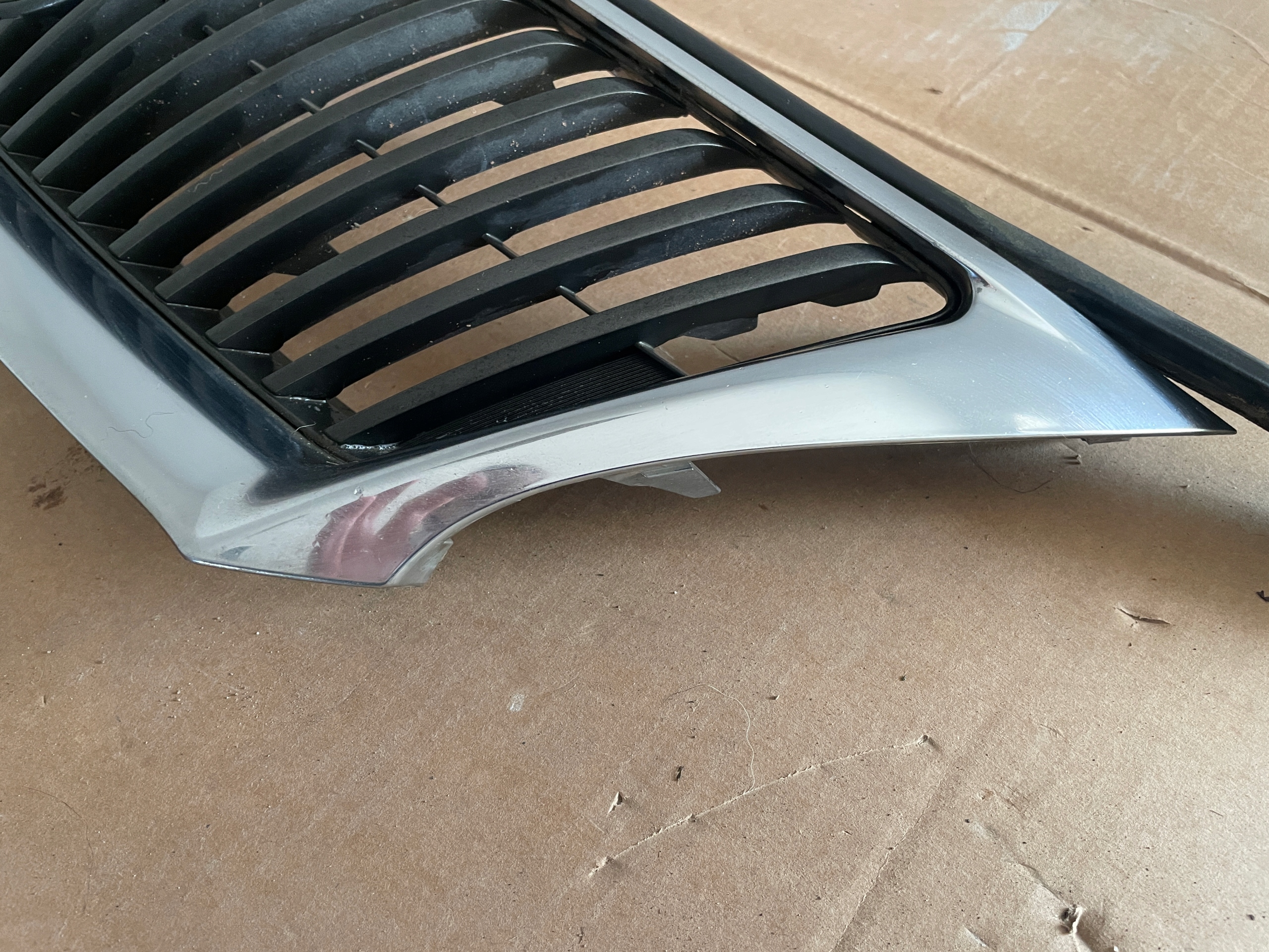 lexus IS II IS220D IS250 решетка радиатора хром рестайлинг комплектный