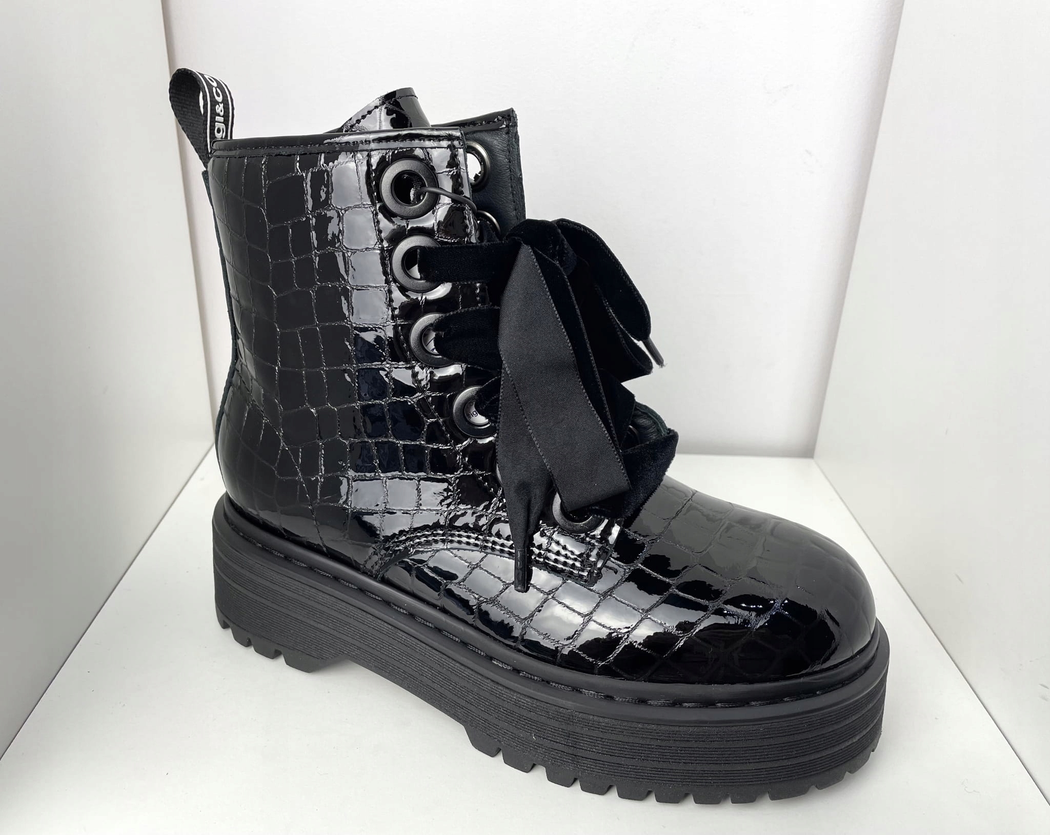 Dámské kotníkové boty trapery Igi&co kožené 8189322 Nero 38, černá