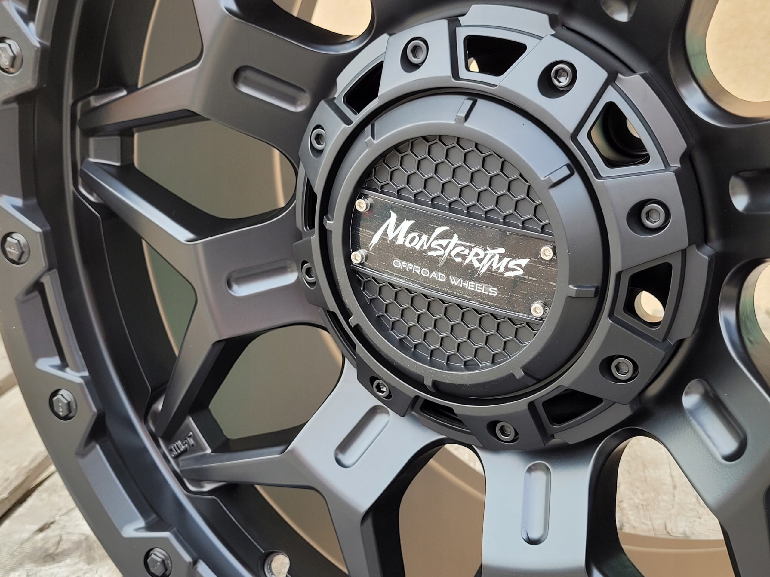 Felgi MonsteRims 18 6x139,7 Ford Ranger Maverick Odsadzenie (ET) 10