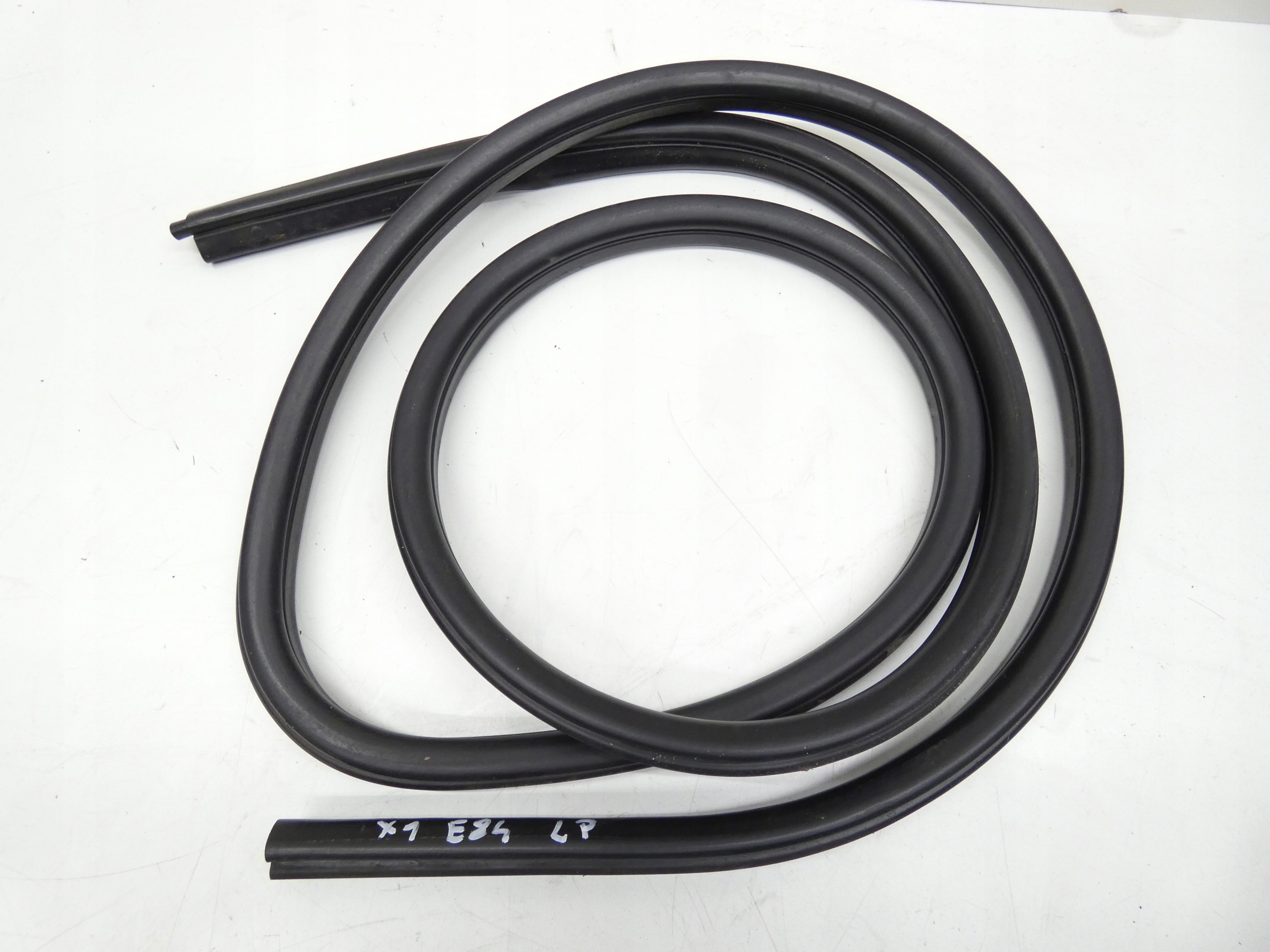 2993435 - BMW X1 E84 ущільнення дверей лівий передній кузов автомобіля