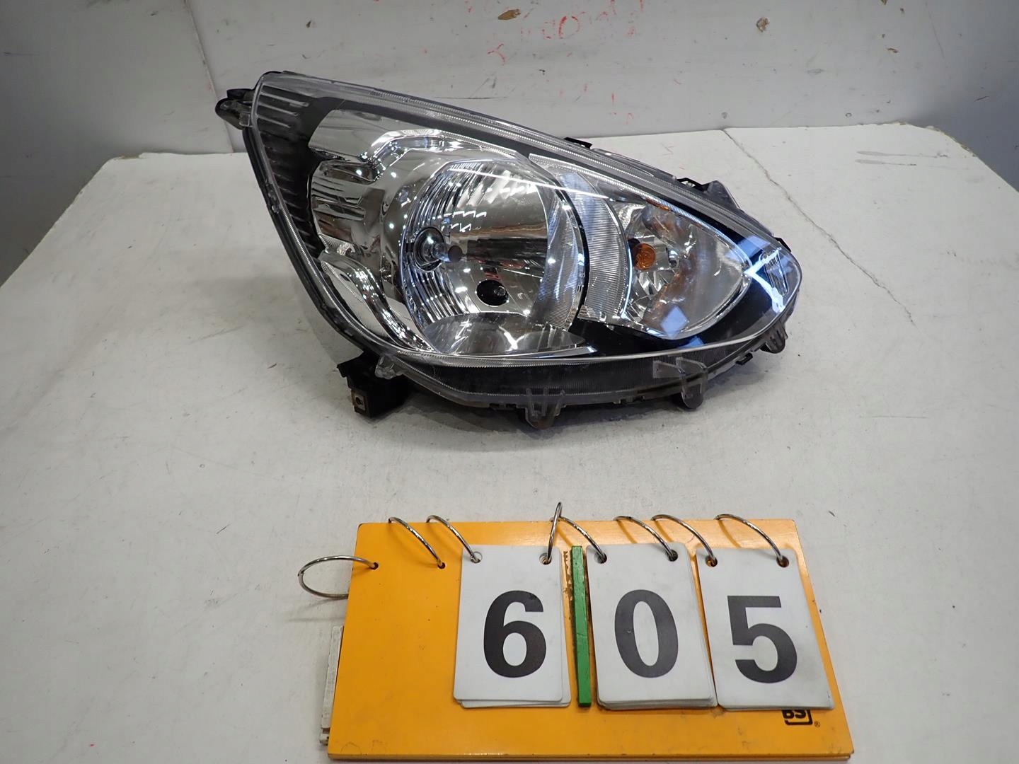 light front right MITSUBISHI SPACE STAR II 2013