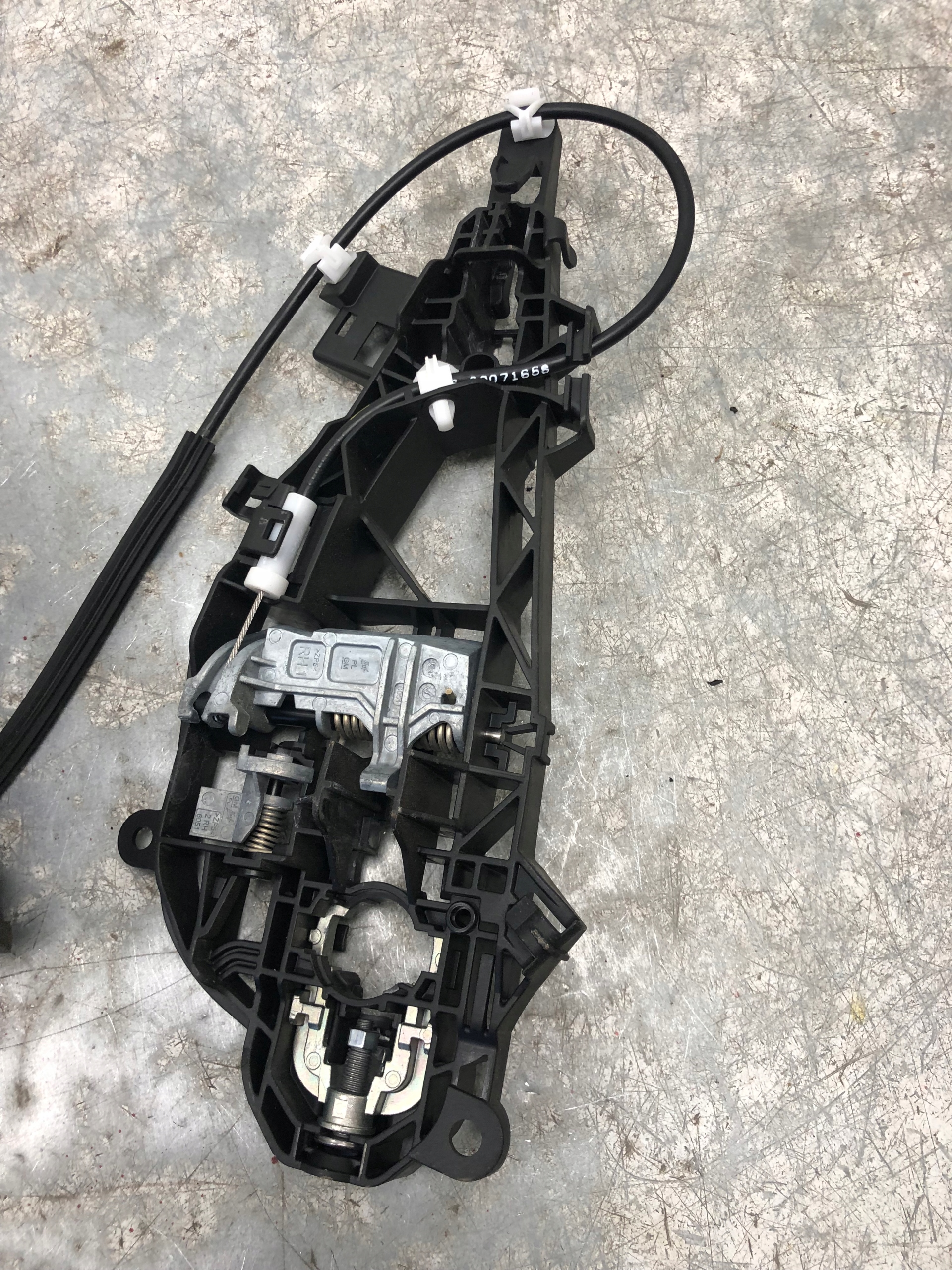 lock door right front OPEL INSIGNIA B 13597530