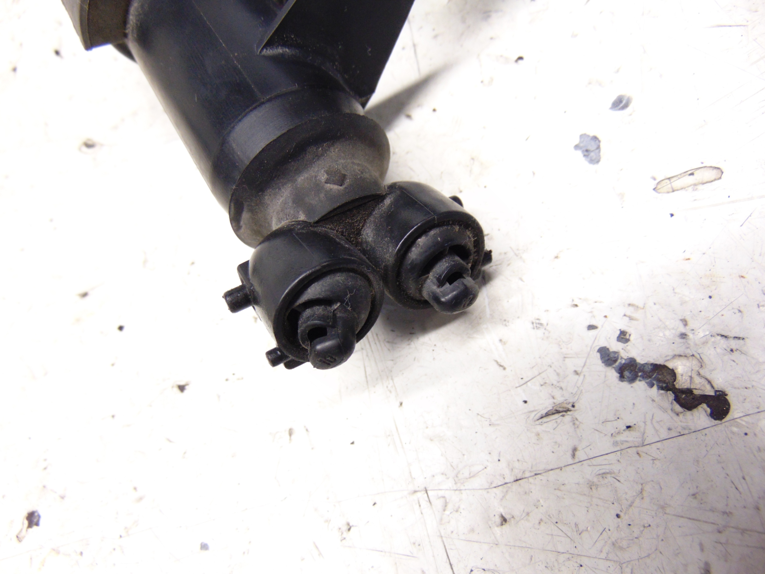 распылитель воды Ксенон правый kia SORENTO I РЕСТАЙЛИНГ европа