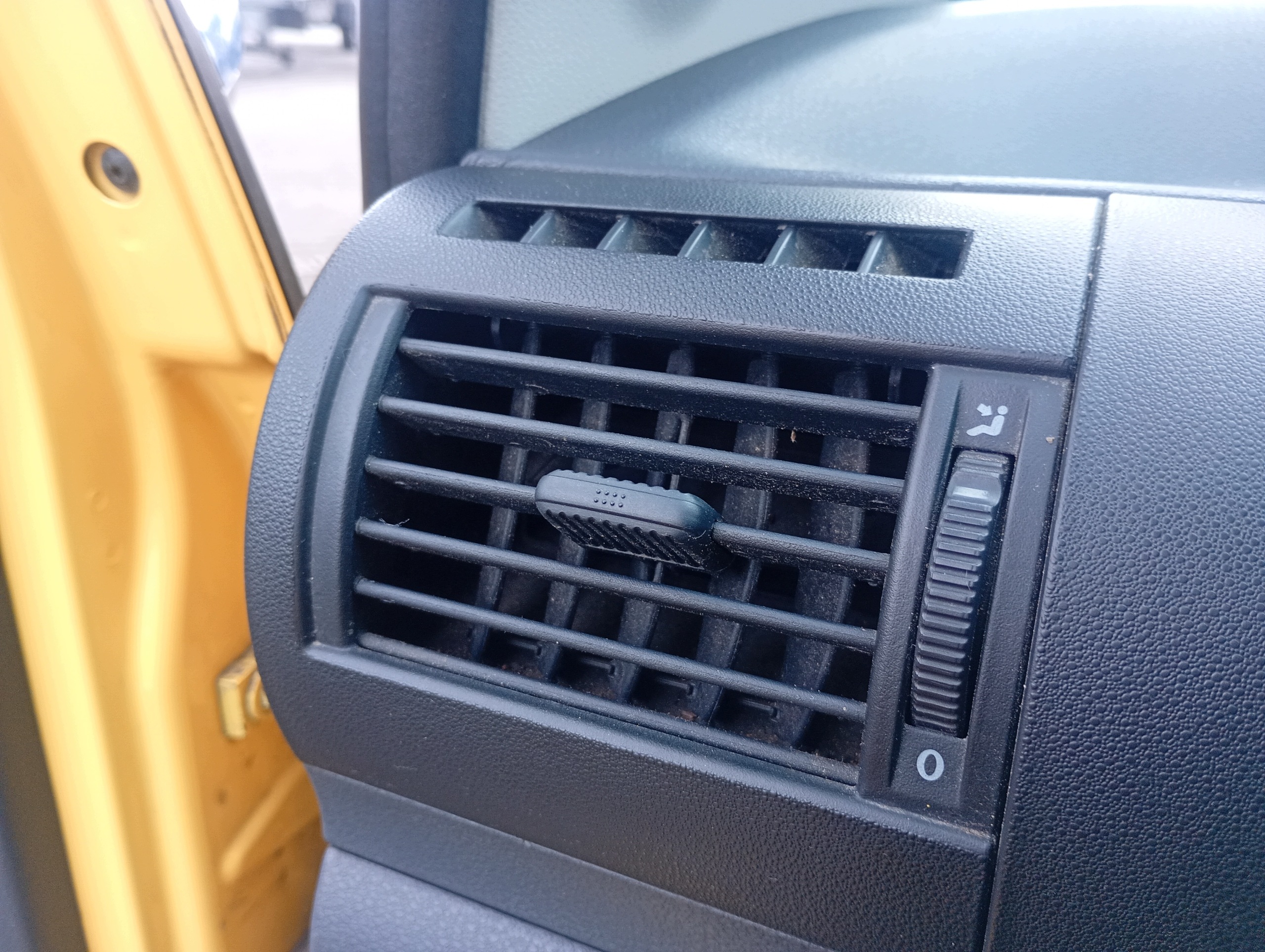 grid air conditioning devices air left driver´s VW Fox 05-11