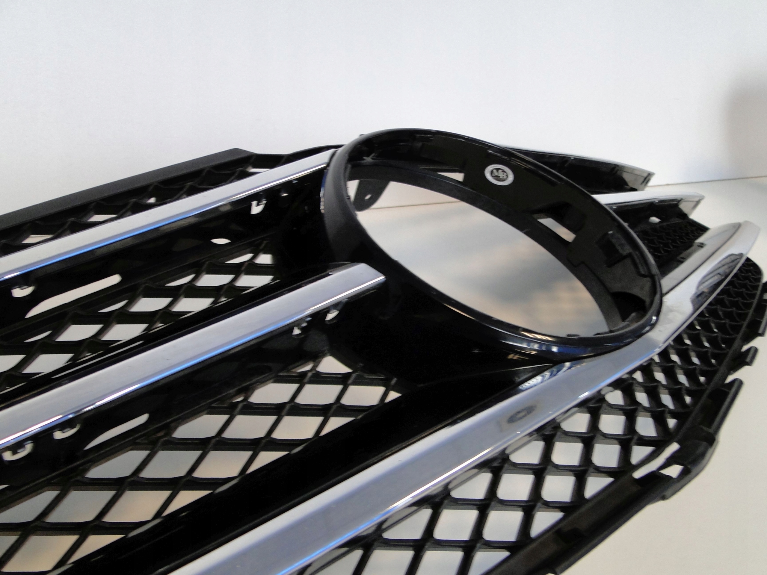 MERCEDES R KLASA W251 251 LIFT PO LIFCIE GRILL ATRAPA BEZ RADARU Strona zabudowy przód