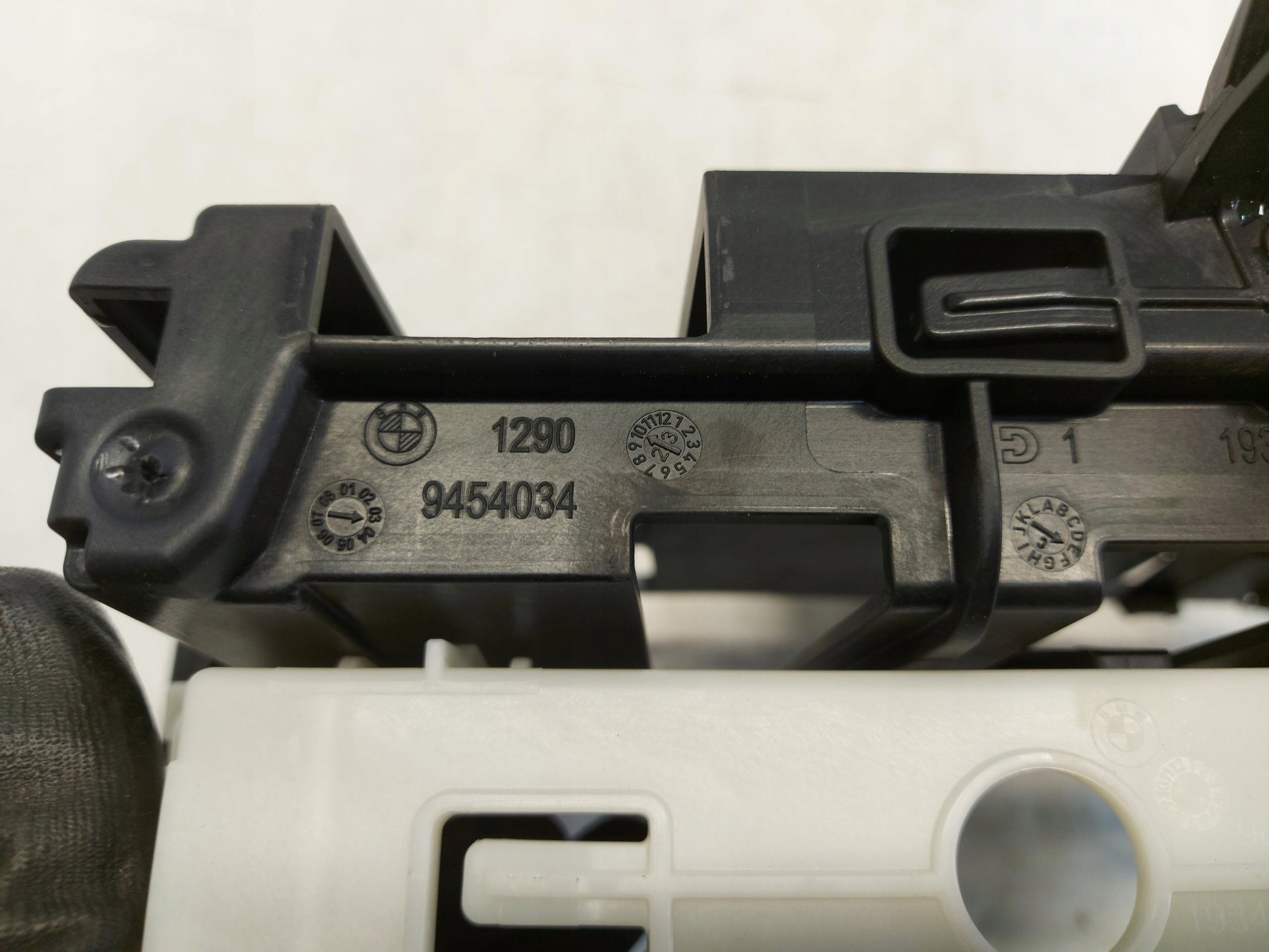 BMW 5 G60 530E x-drive Support plaque komputera 9454034