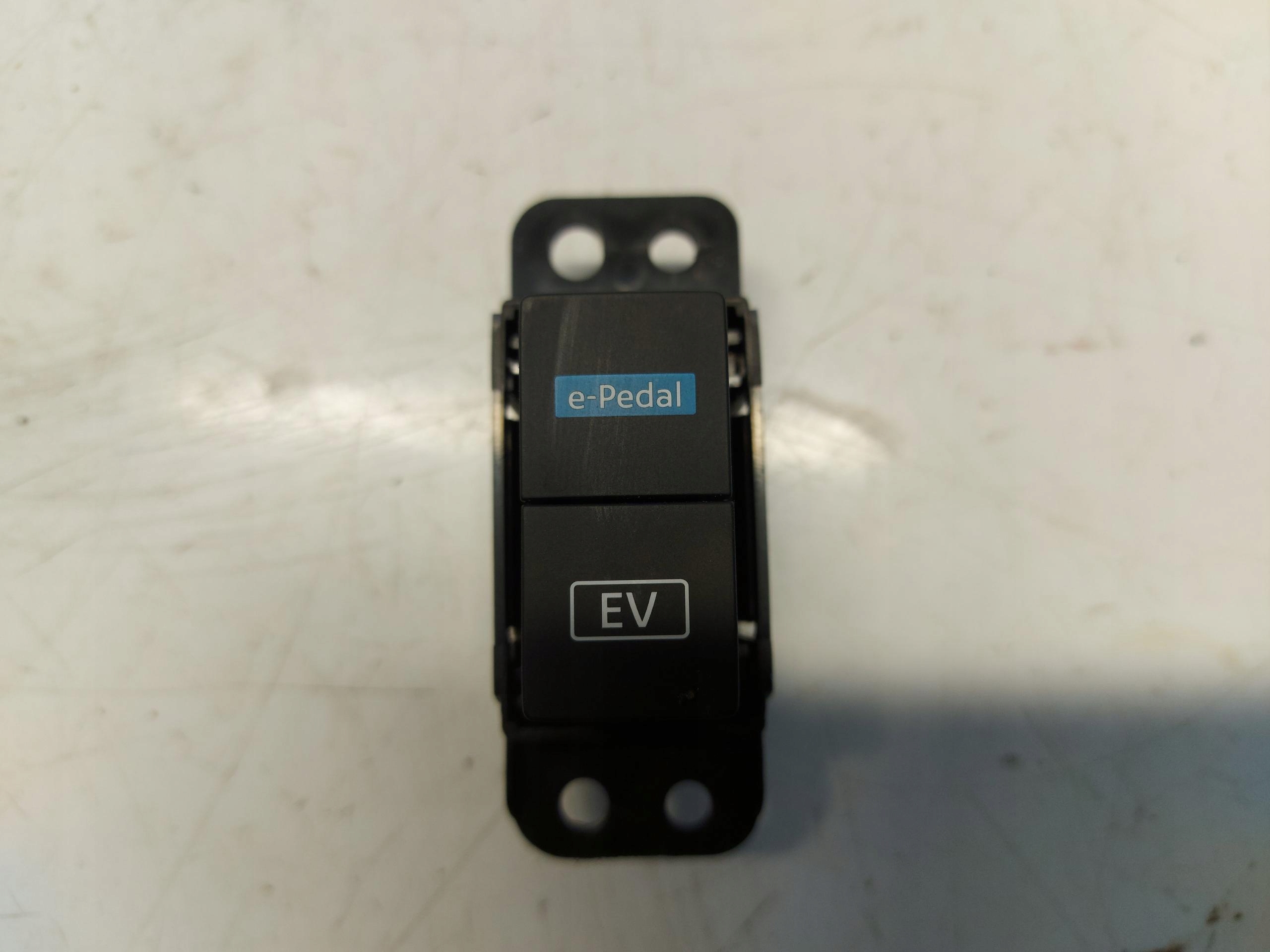 Nissan Qashqai III J12 switch e-pedal ev