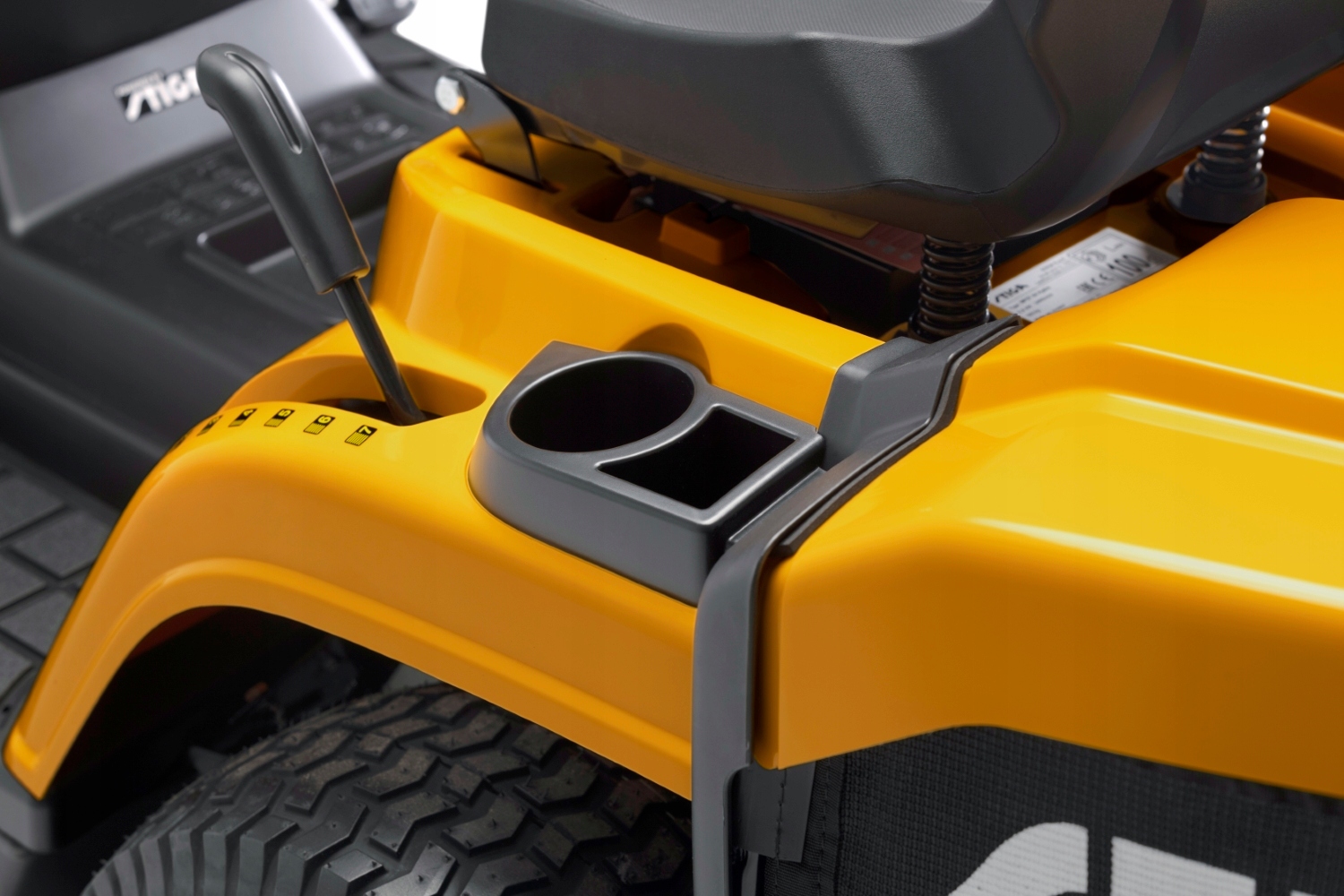 Traktor Ogrodowy STIGA Estate 384 Hydrostat MAX 15 KM NOWOŚĆ FOTEL SCHOWEK Moc silnika spalinowego 9.2 KM