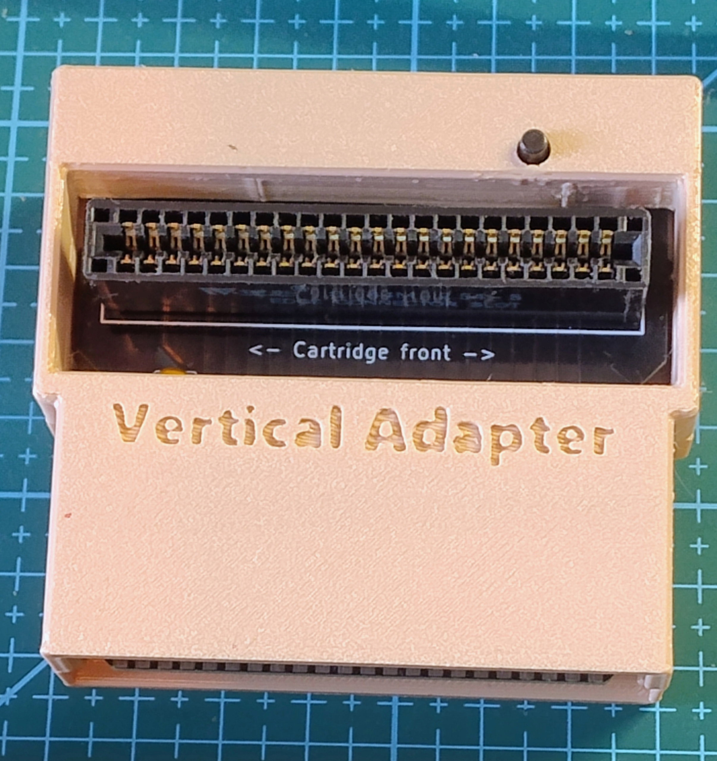 Adapter kątowy do Commodore wyposażony w reset