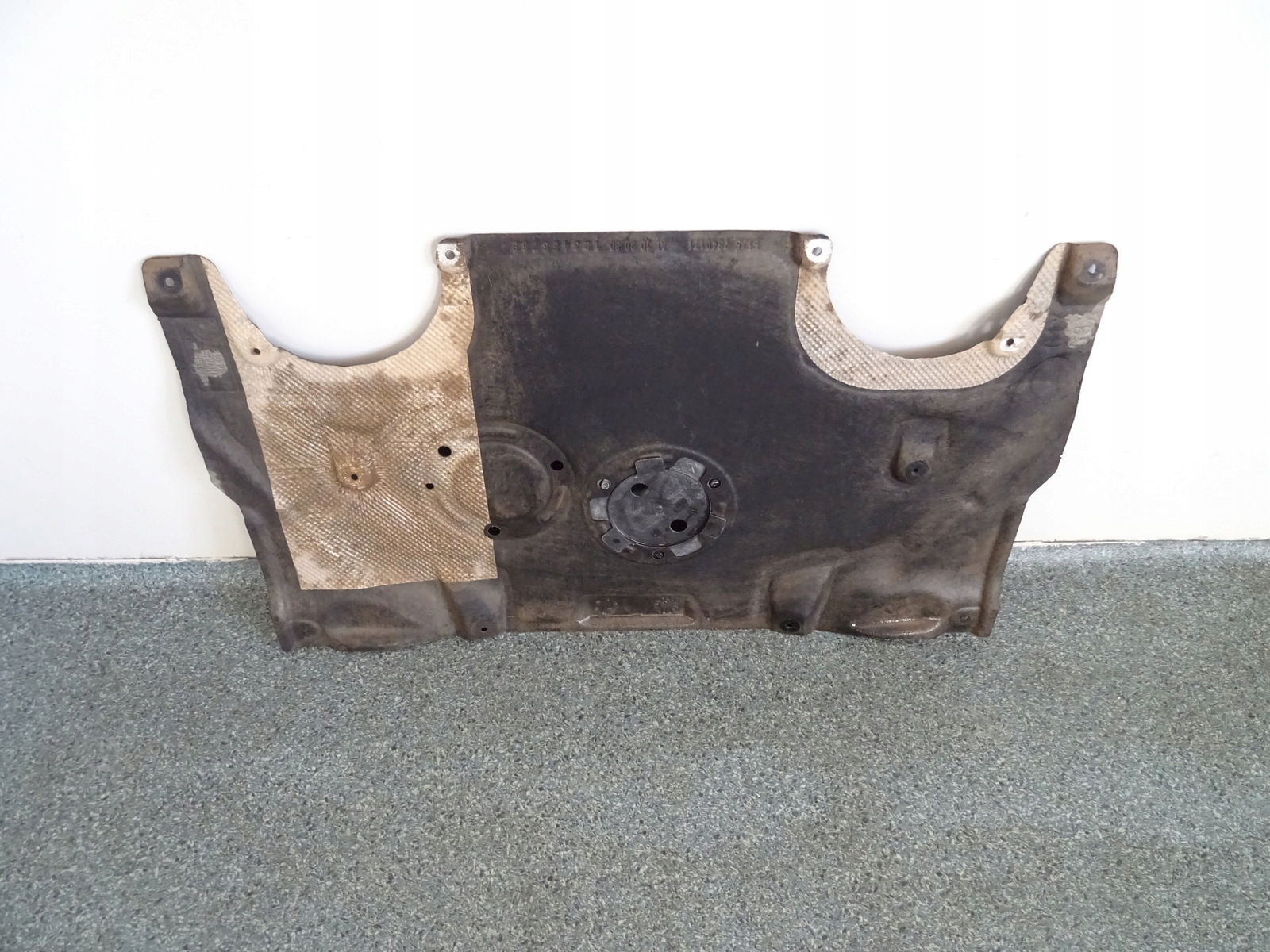 BMW 5 G30 G31 нижняя крышка OM 7340171