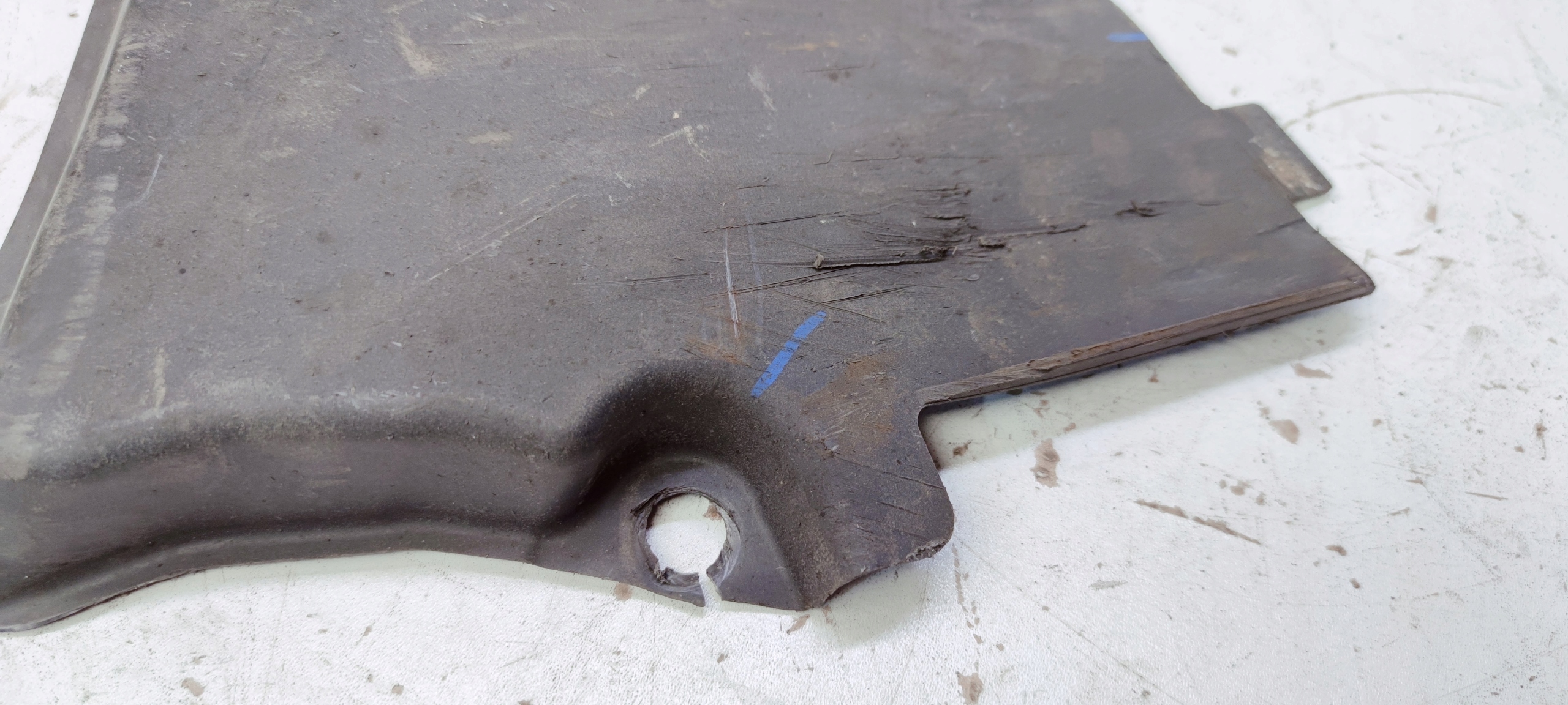 cover chassis front AUDI A4 B9 8W0825201 *2*
