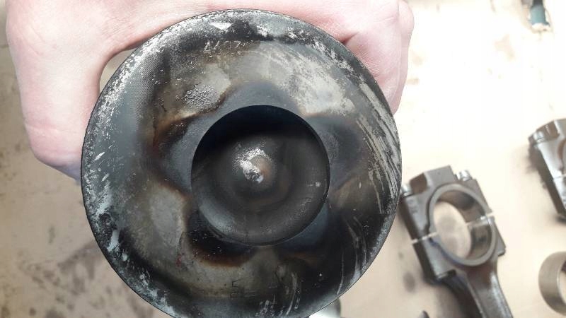 SILNIK DEUTZ F4L1011 TŁOK KOMPLETNY Producent części Deutz