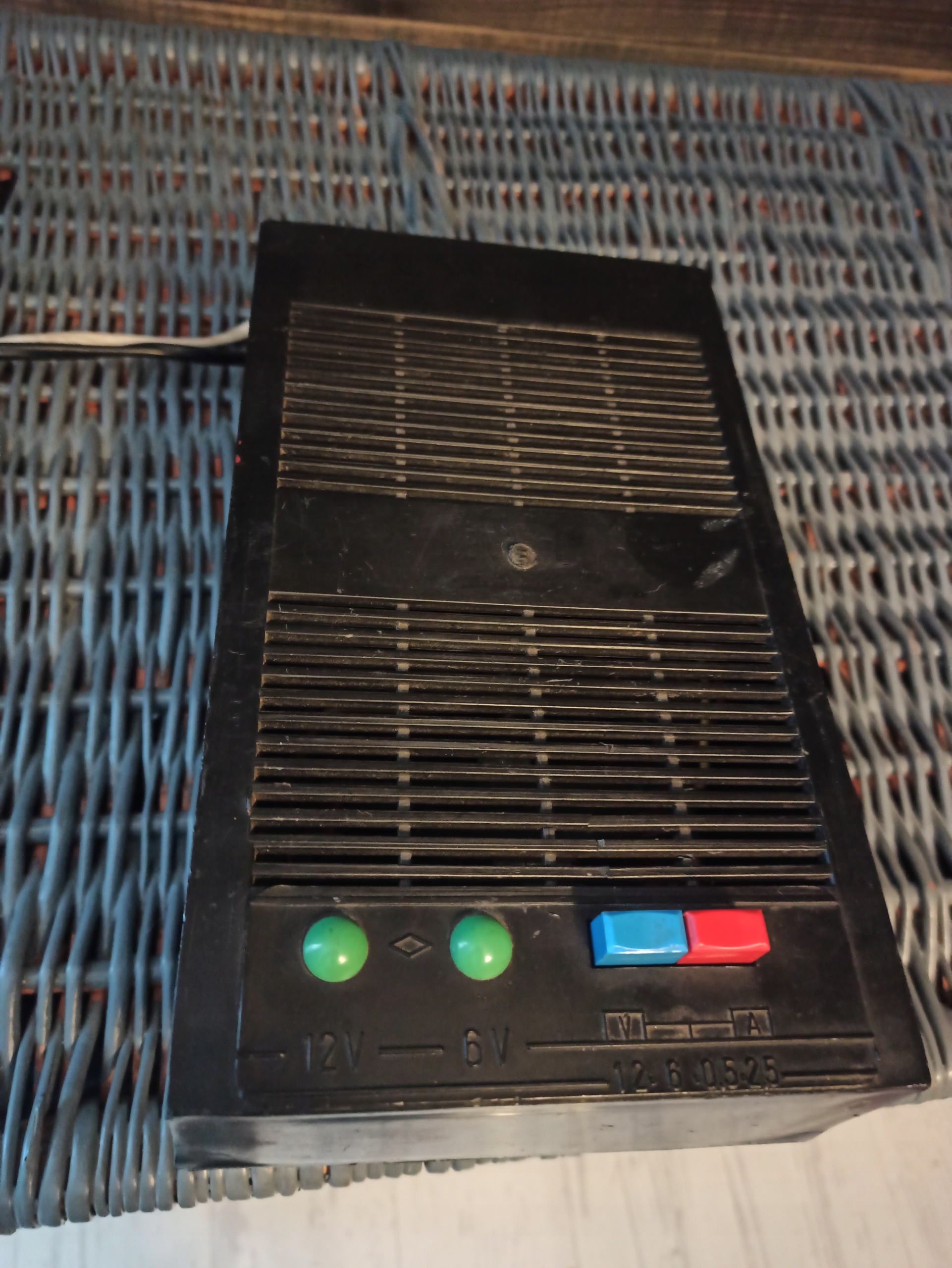 693. PROSTOWNIK ELTRON Natężenie maksymalne 12 A