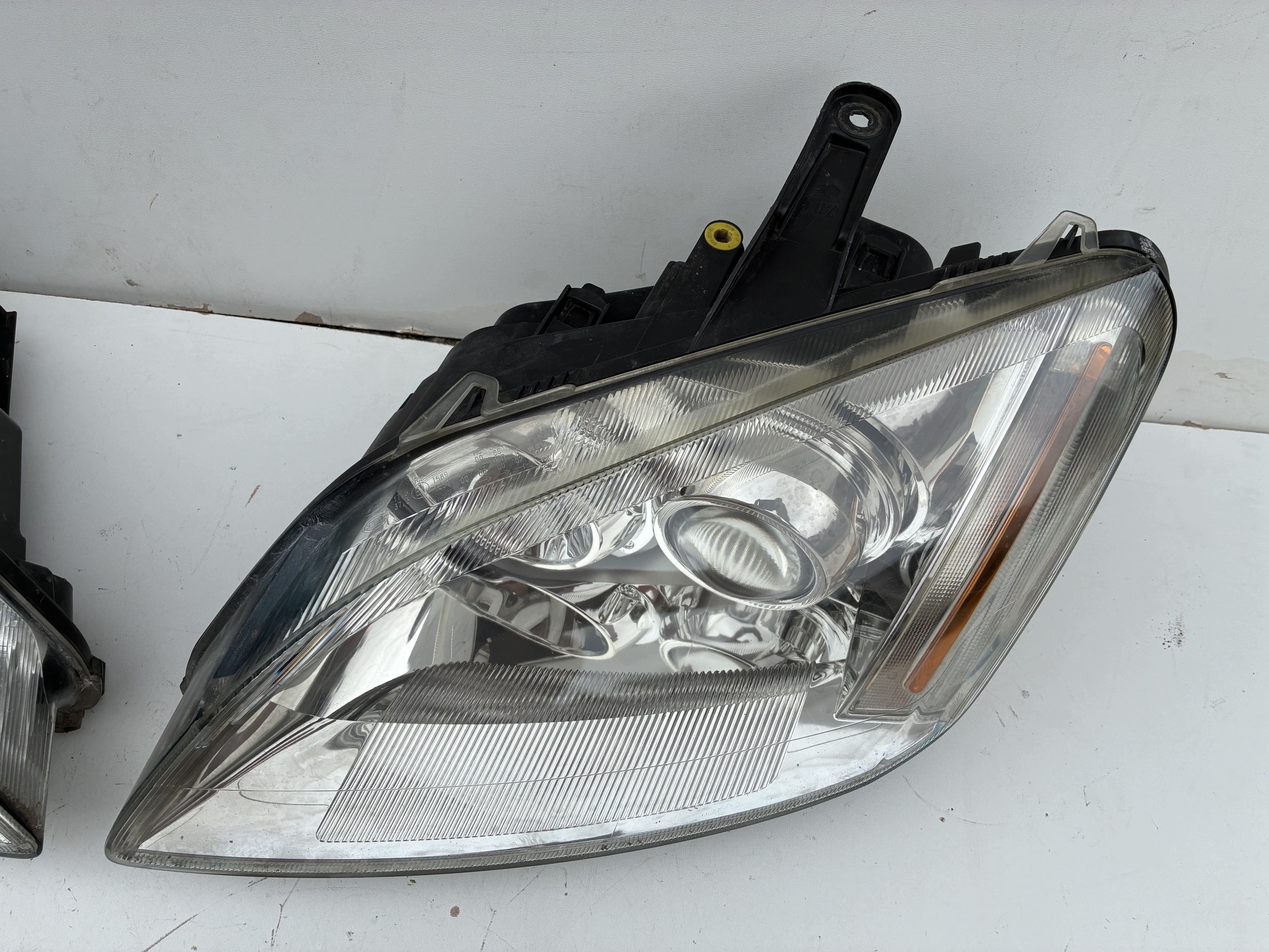 light Reflektor Xenon front front right left Ford FOCUS Mk2 04-07r. EU