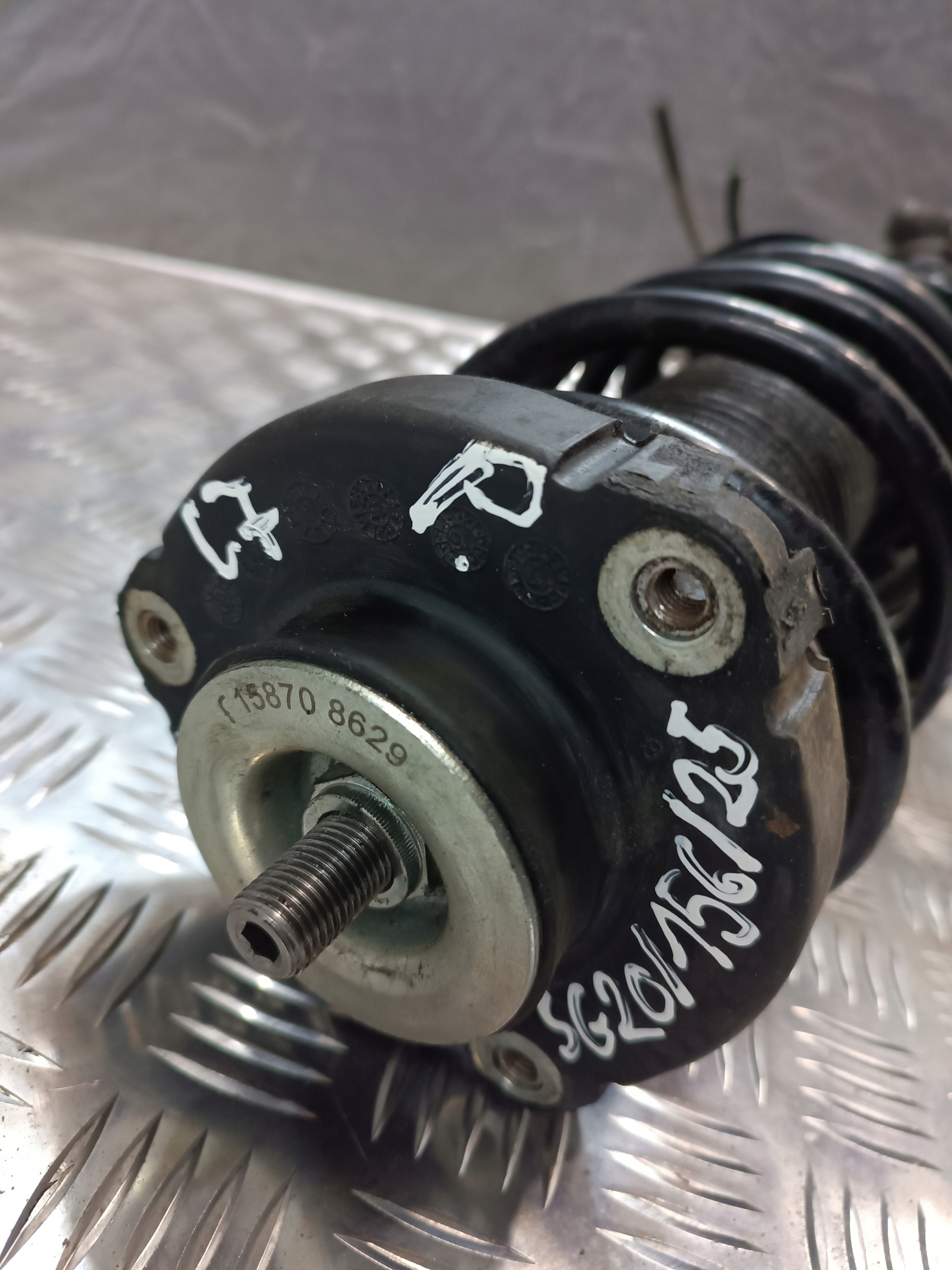 McPherson right front VOLKSWAGEN VW POLO IV 2003r 1.2B