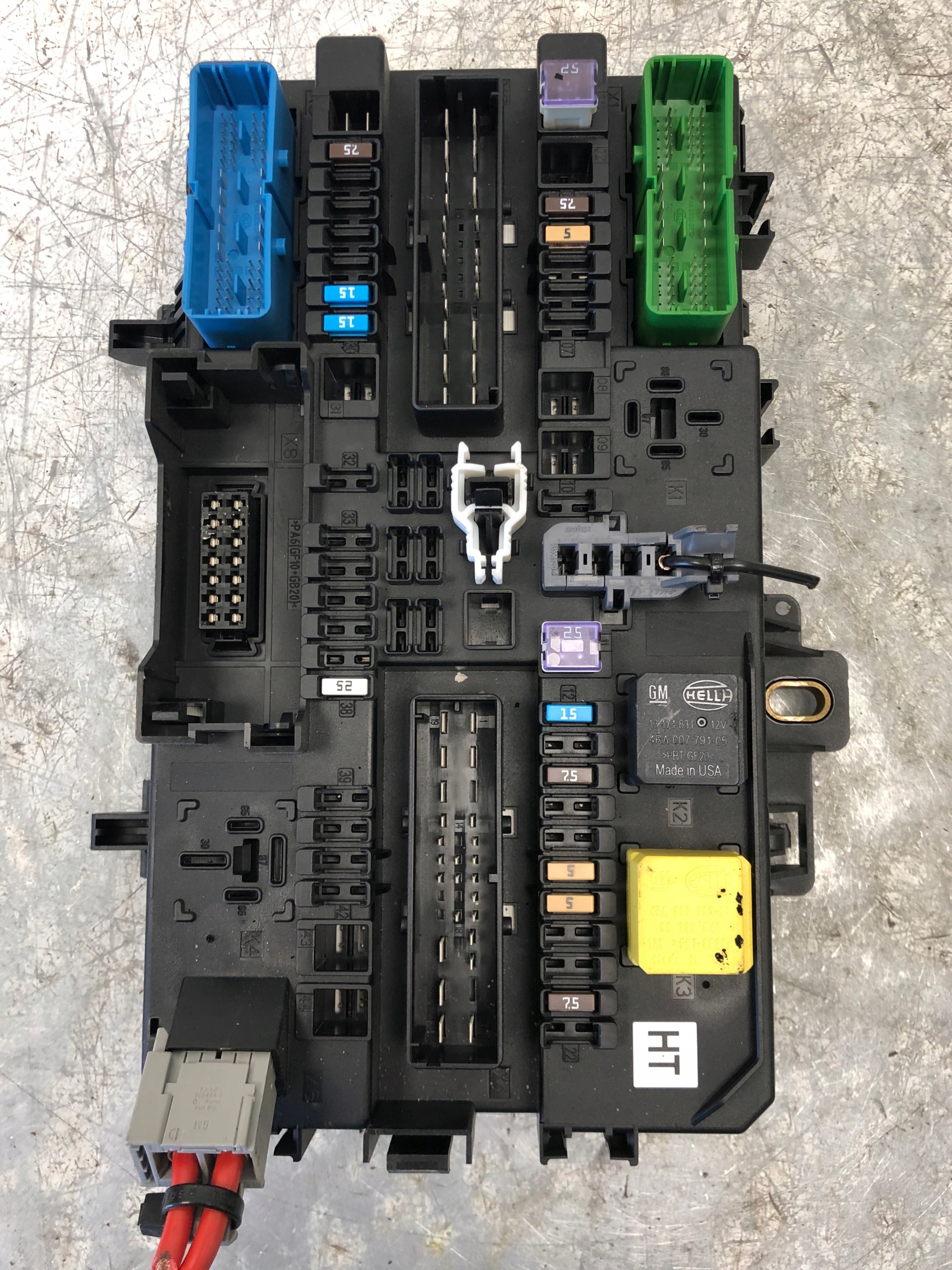 fuse box OPEL ASTRA H 13222173